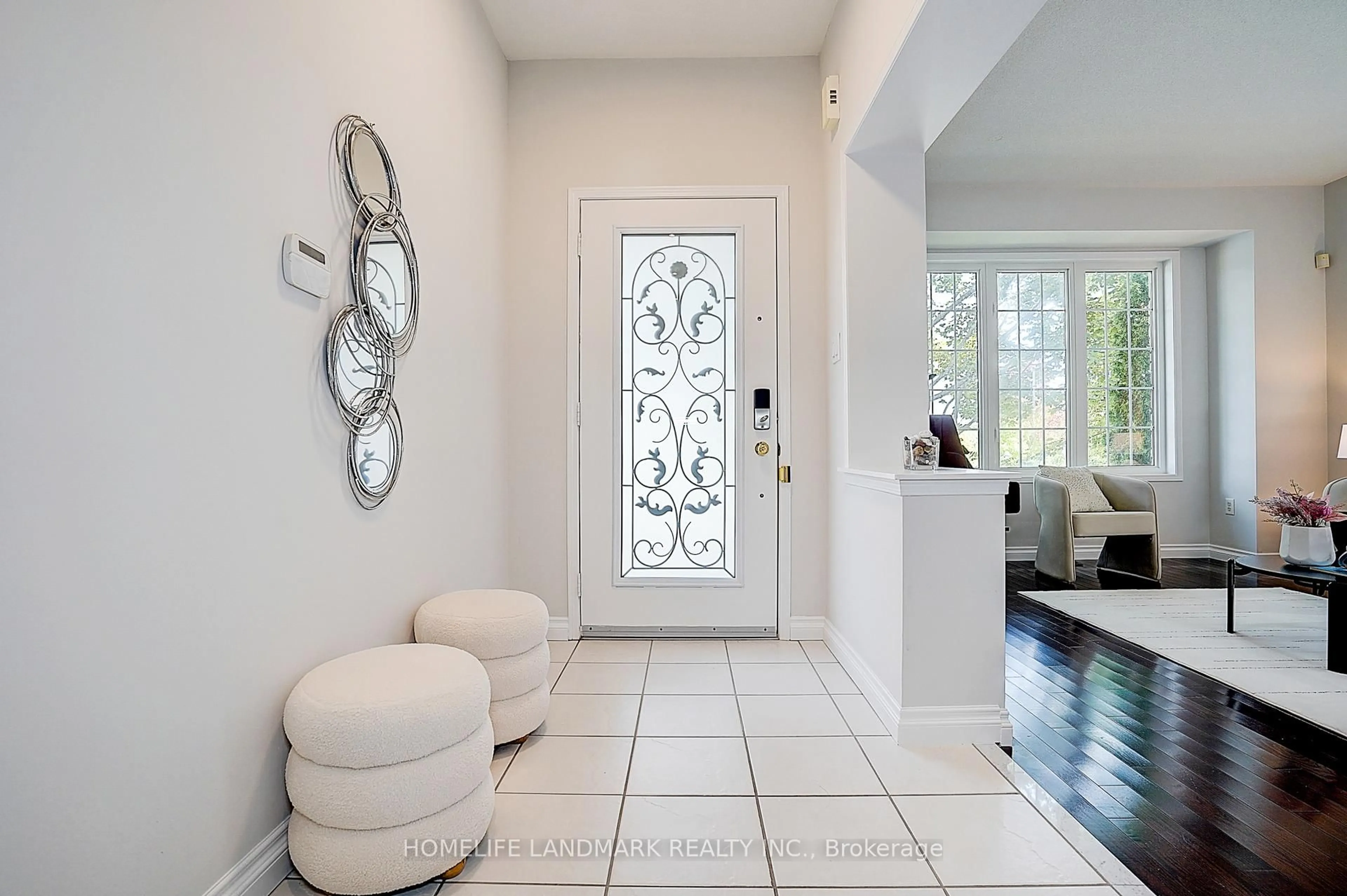 Indoor entryway for 146 Selwyn Rd, Richmond Hill Ontario L4E 5E5