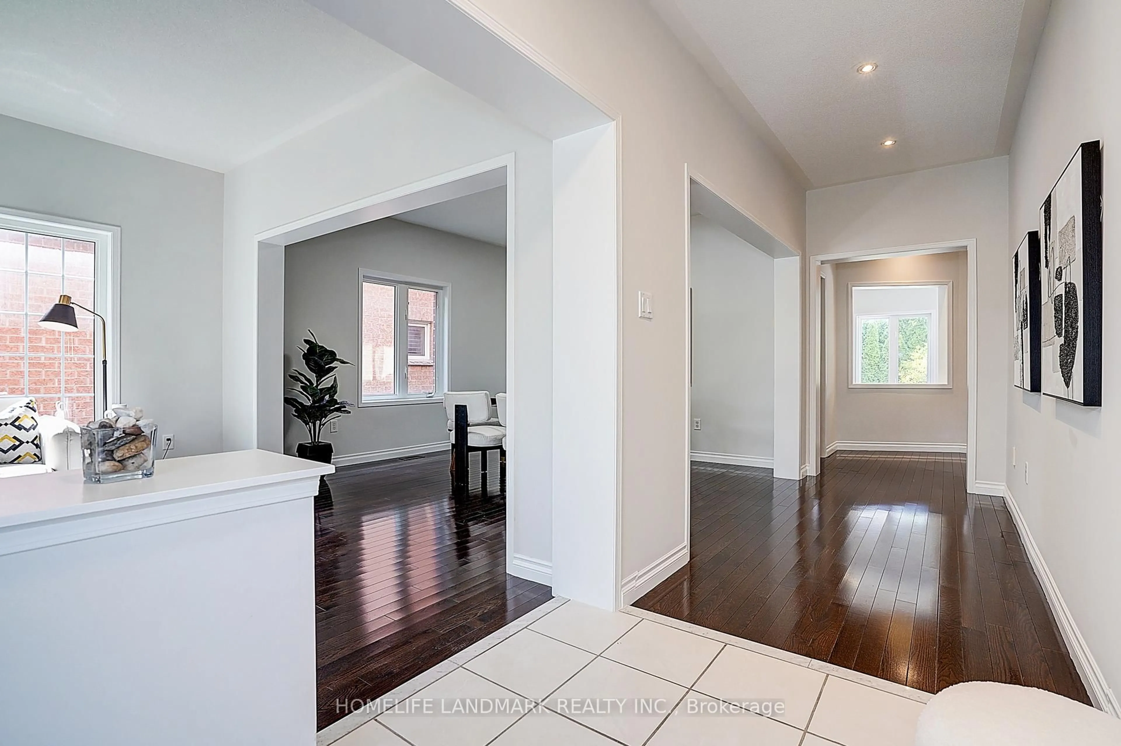Indoor entryway for 146 Selwyn Rd, Richmond Hill Ontario L4E 5E5