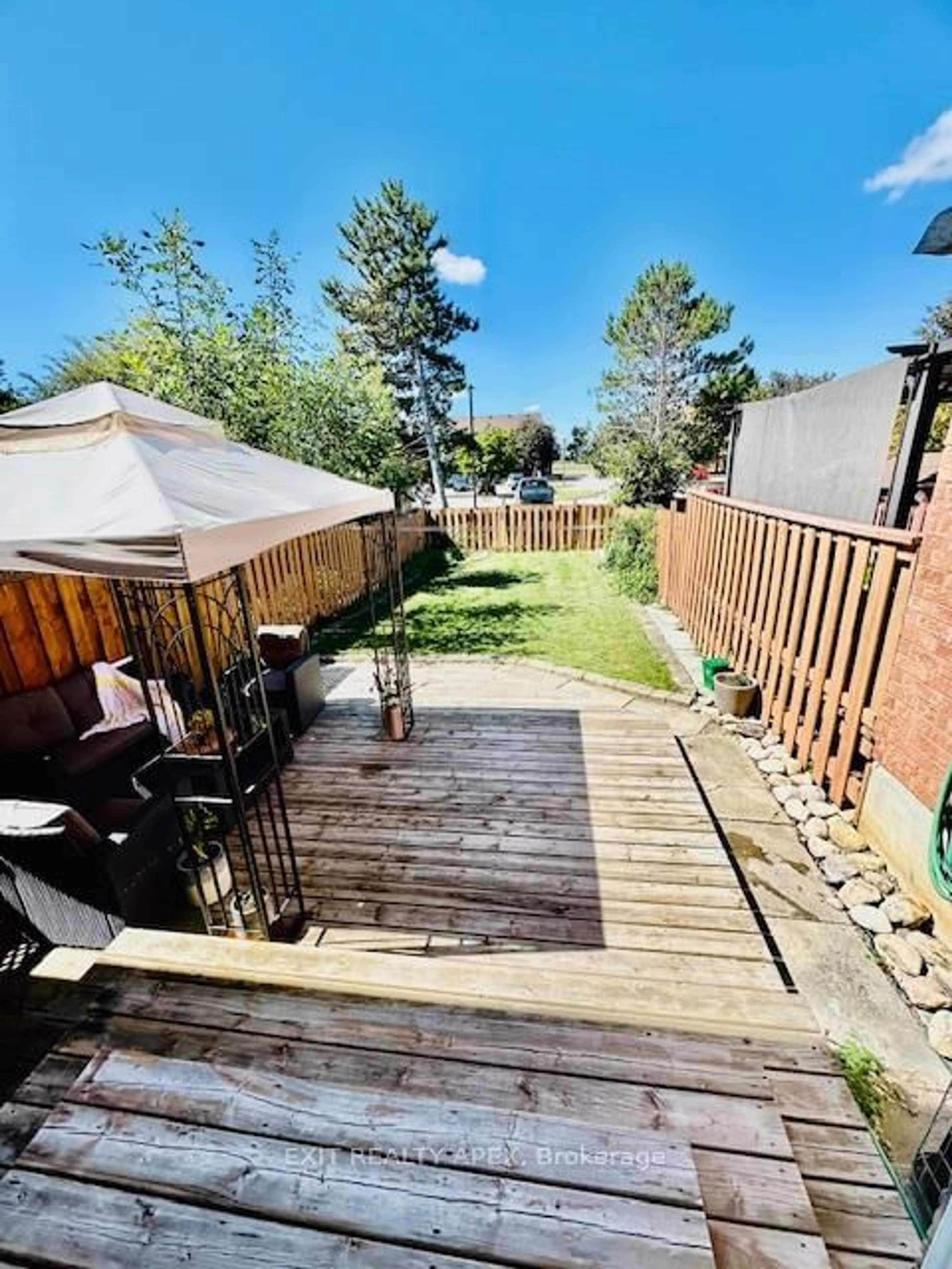 Patio, unknown for 138 Heydon Ave Ave, New Tecumseth Ontario L9R 1P1