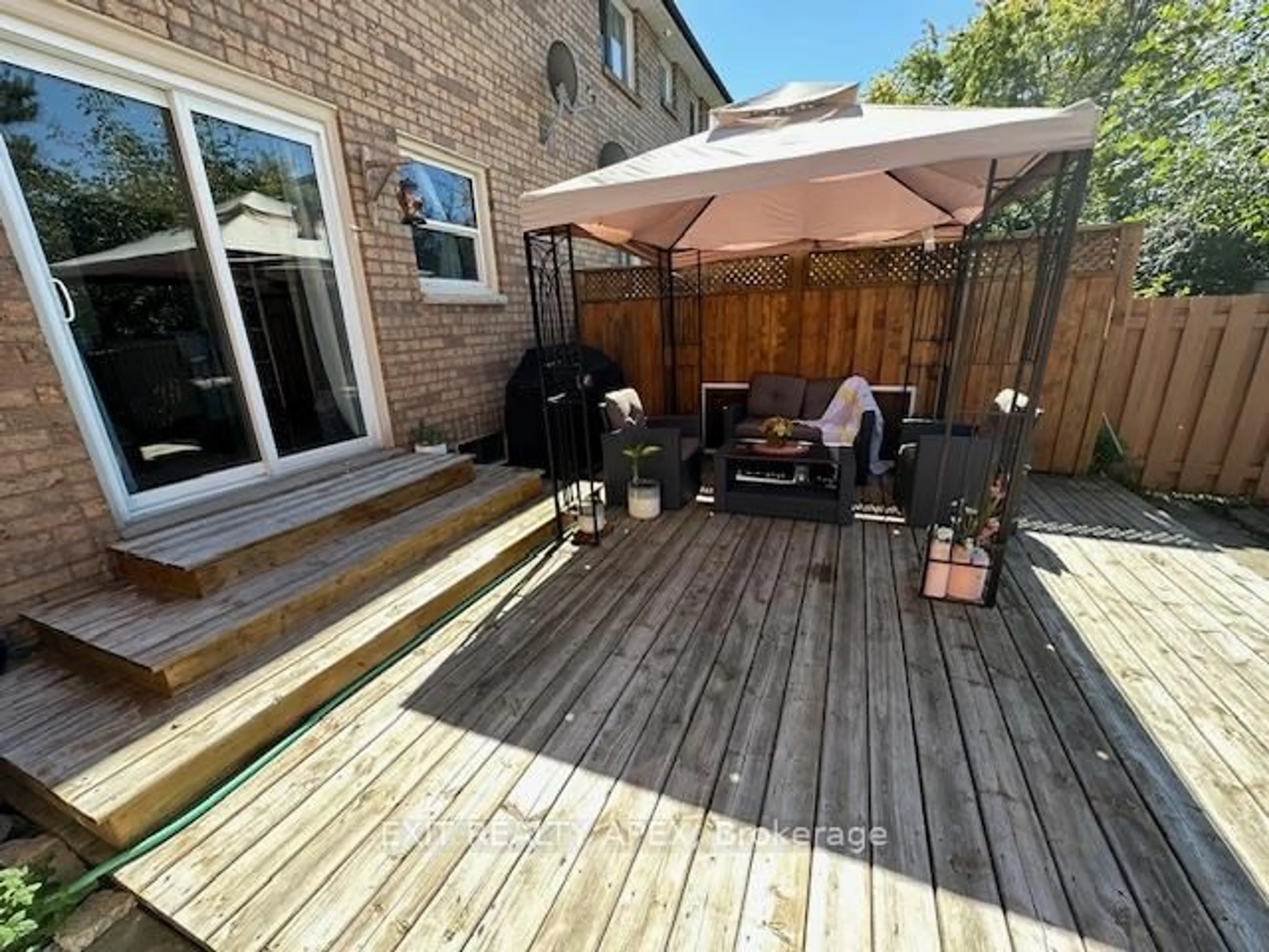 Patio, street for 138 Heydon Ave Ave, New Tecumseth Ontario L9R 1P1