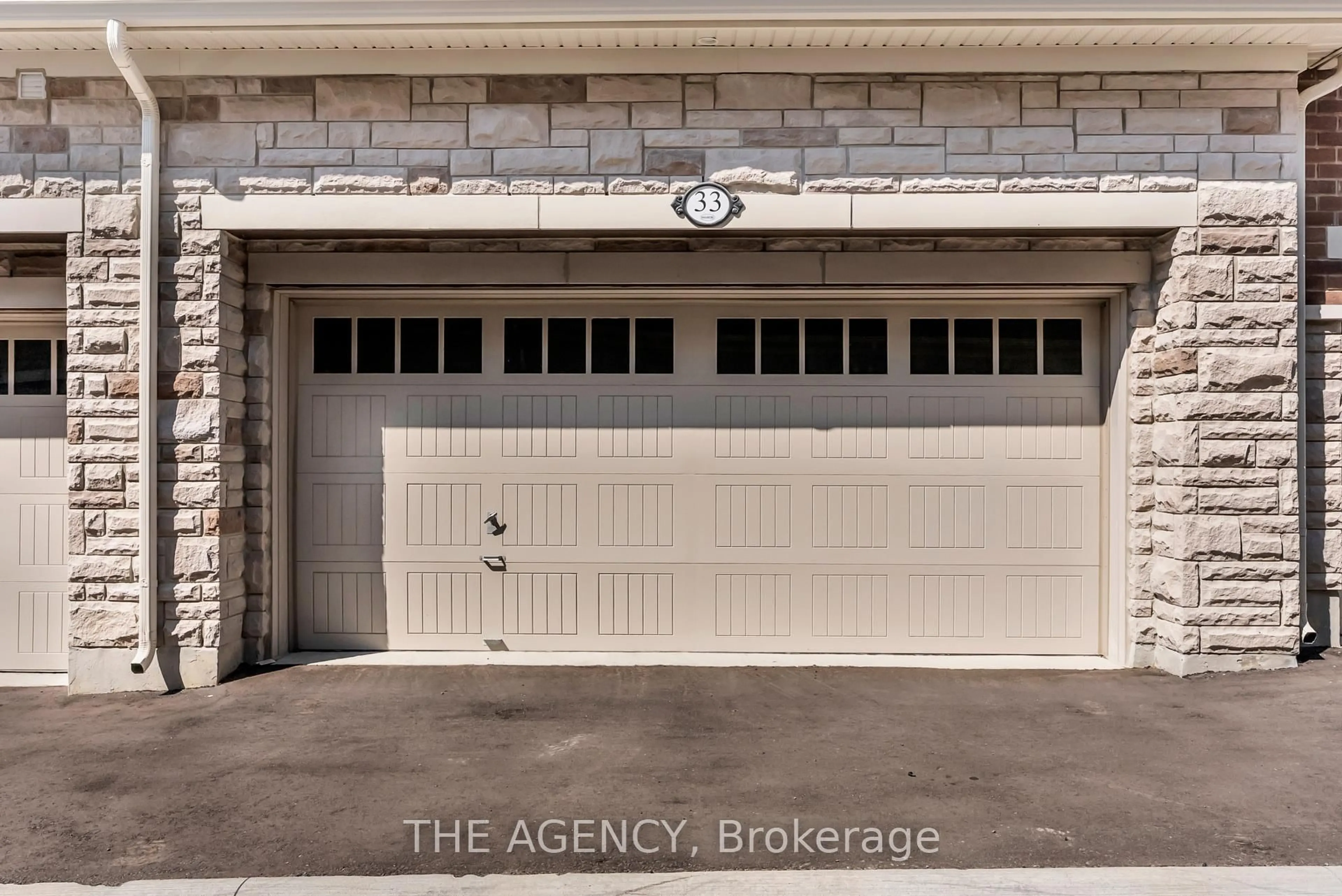 Indoor garage for 33 Bruce Boyd Dr, Markham Ontario L6B 1R3