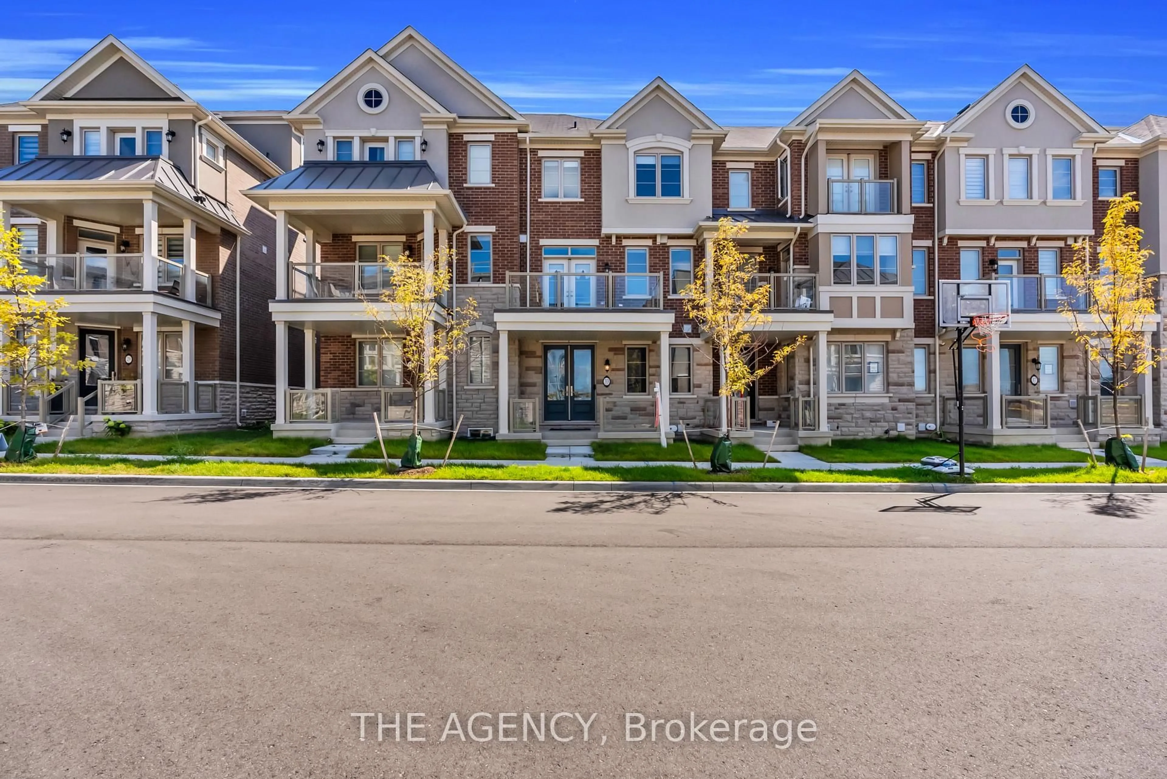 A pic from outside/outdoor area/front of a property/back of a property/a pic from drone, street for 33 Bruce Boyd Dr, Markham Ontario L6B 1R3