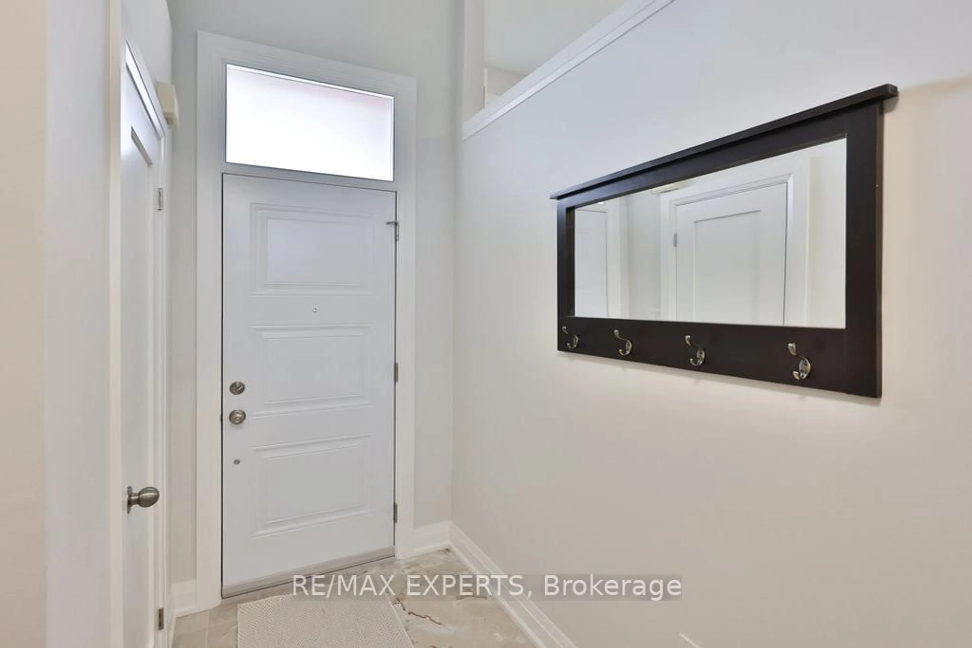 Indoor entryway for 46 Lucena Cres, Vaughan Ontario L6A 2W6