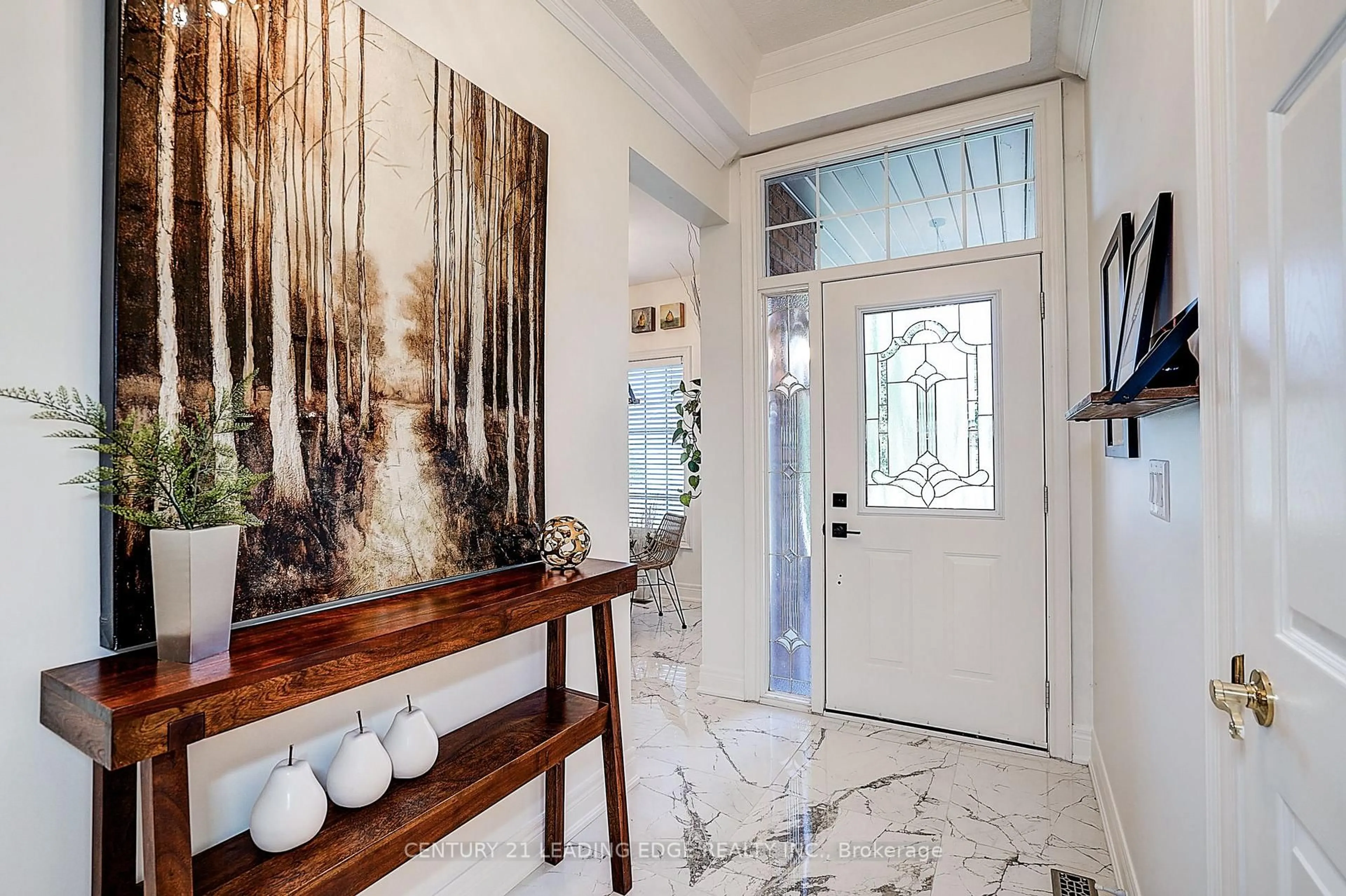Indoor entryway for 106 COUPLES GALLERY, Whitchurch-Stouffville Ontario L4A 1M8