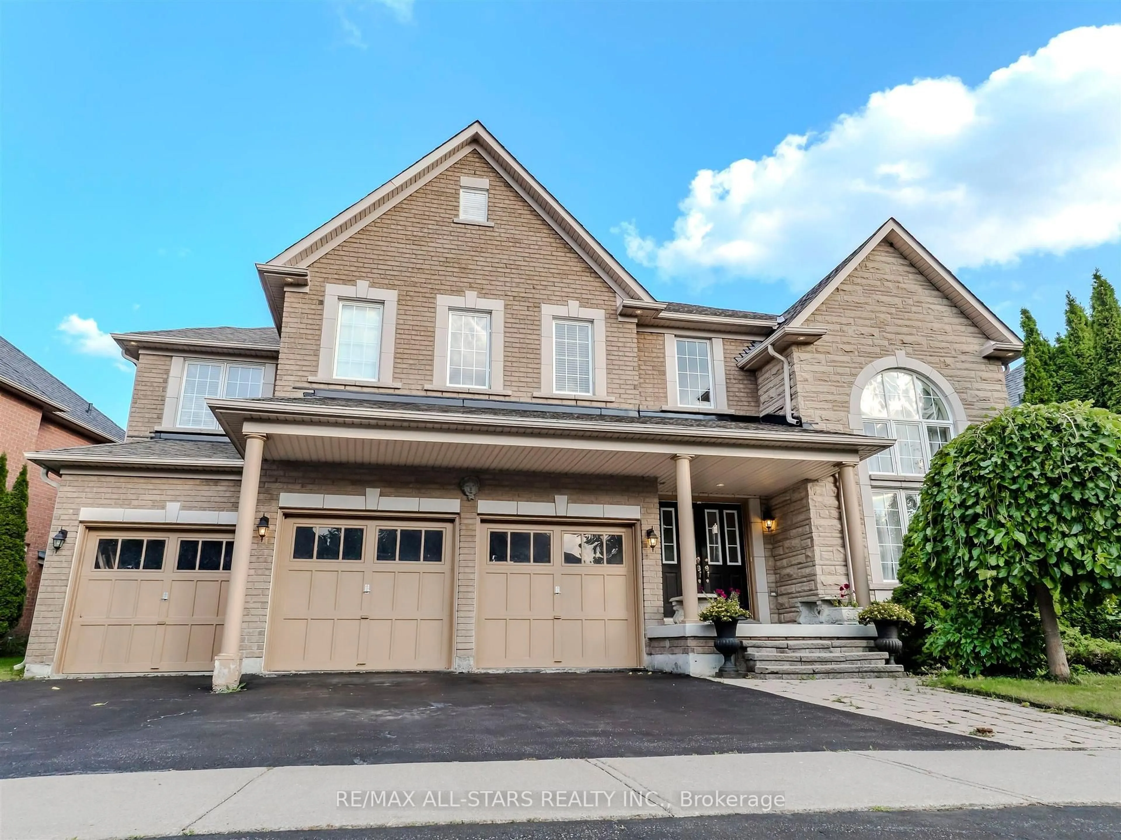 Home with brick exterior material, street for 125 Second Ave, Uxbridge Ontario L9P 2A2