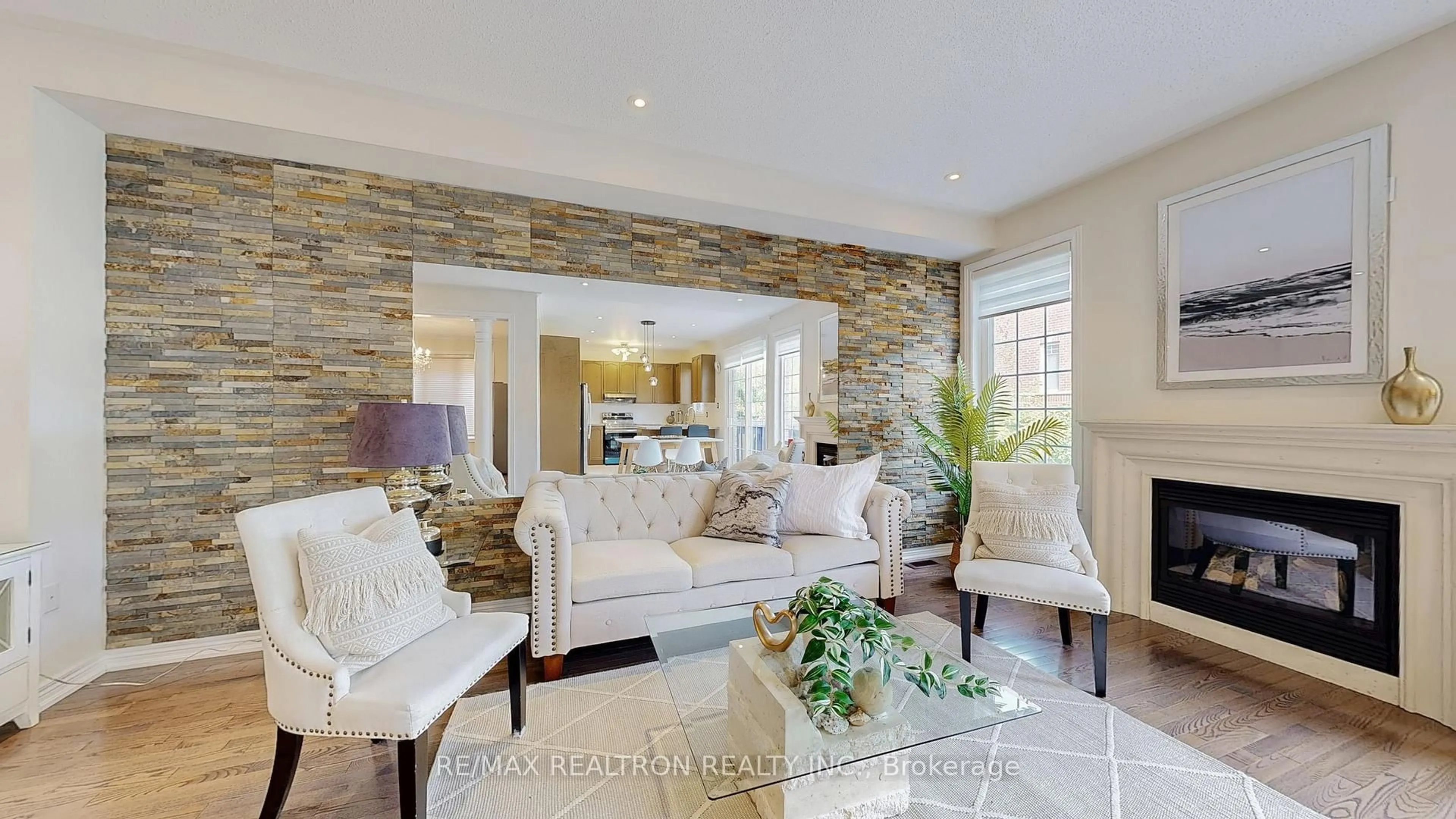 Living room with furniture, ceramic/tile floor for 70 Albright Cres, Richmond Hill Ontario L4E 4Z5