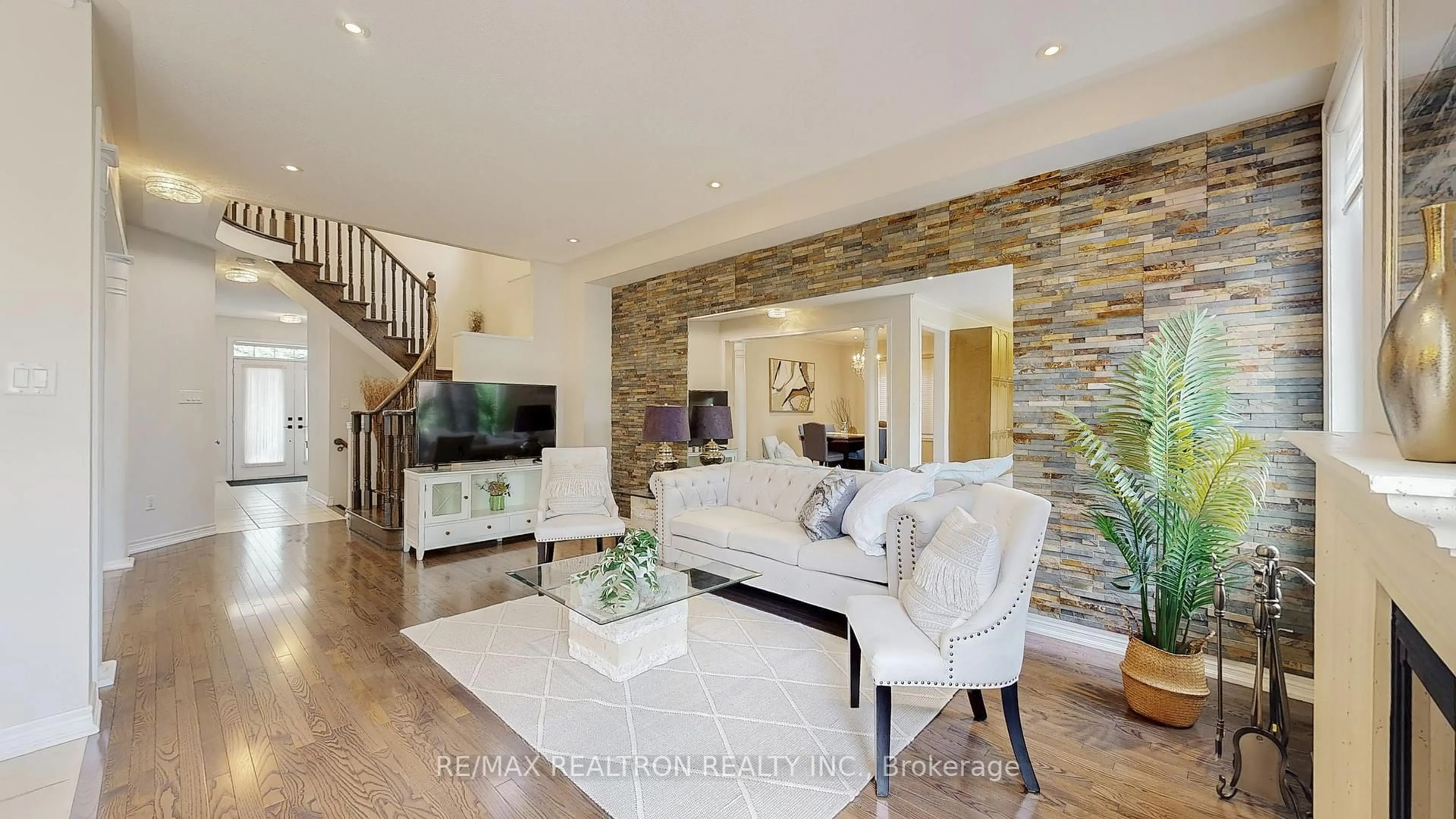 Living room with furniture, unknown for 70 Albright Cres, Richmond Hill Ontario L4E 4Z5