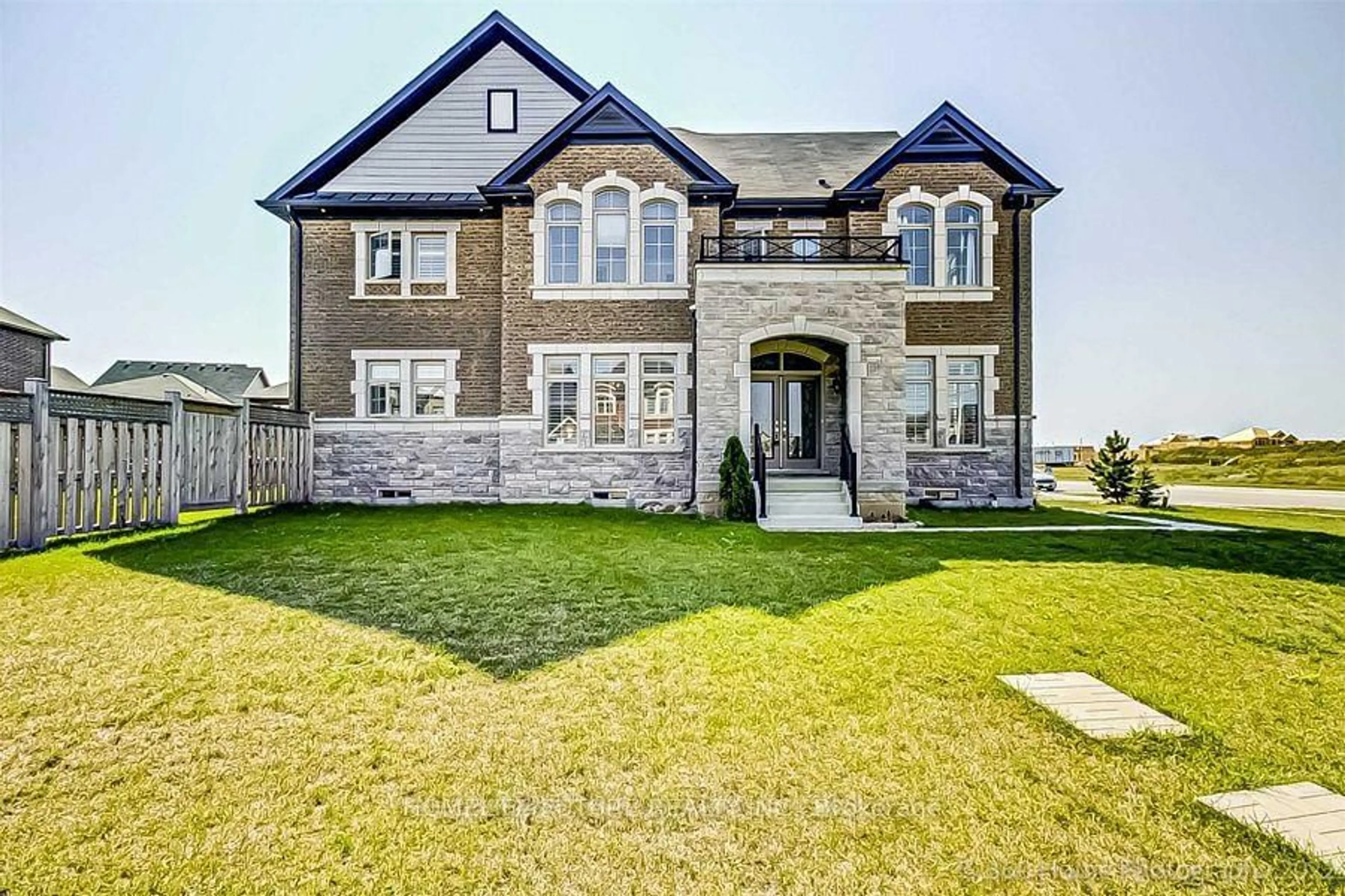 Home with brick exterior material, building for 1589 Angus St, Innisfil Ontario L9S 0J9