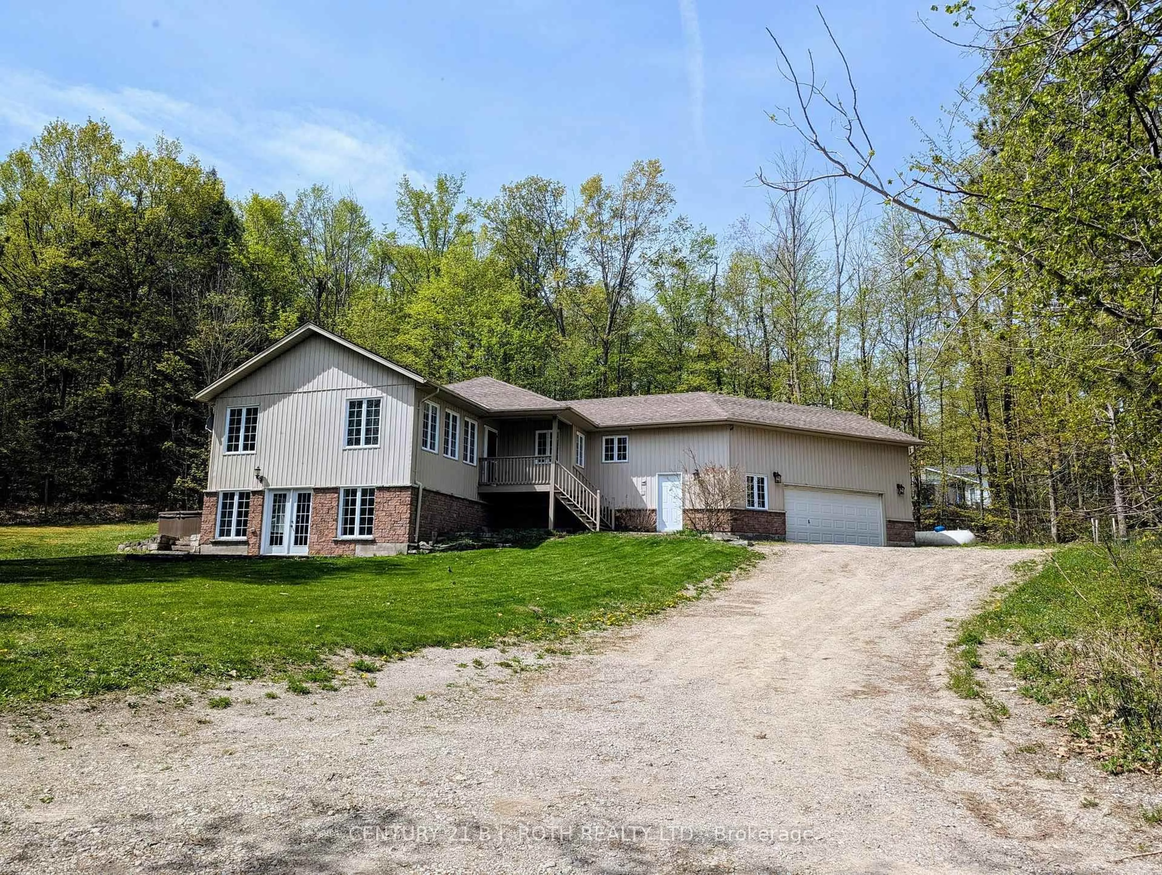 A pic from outside/outdoor area/front of a property/back of a property/a pic from drone, street for 4927 25 Side Rd, Essa Ontario L4M 4S4