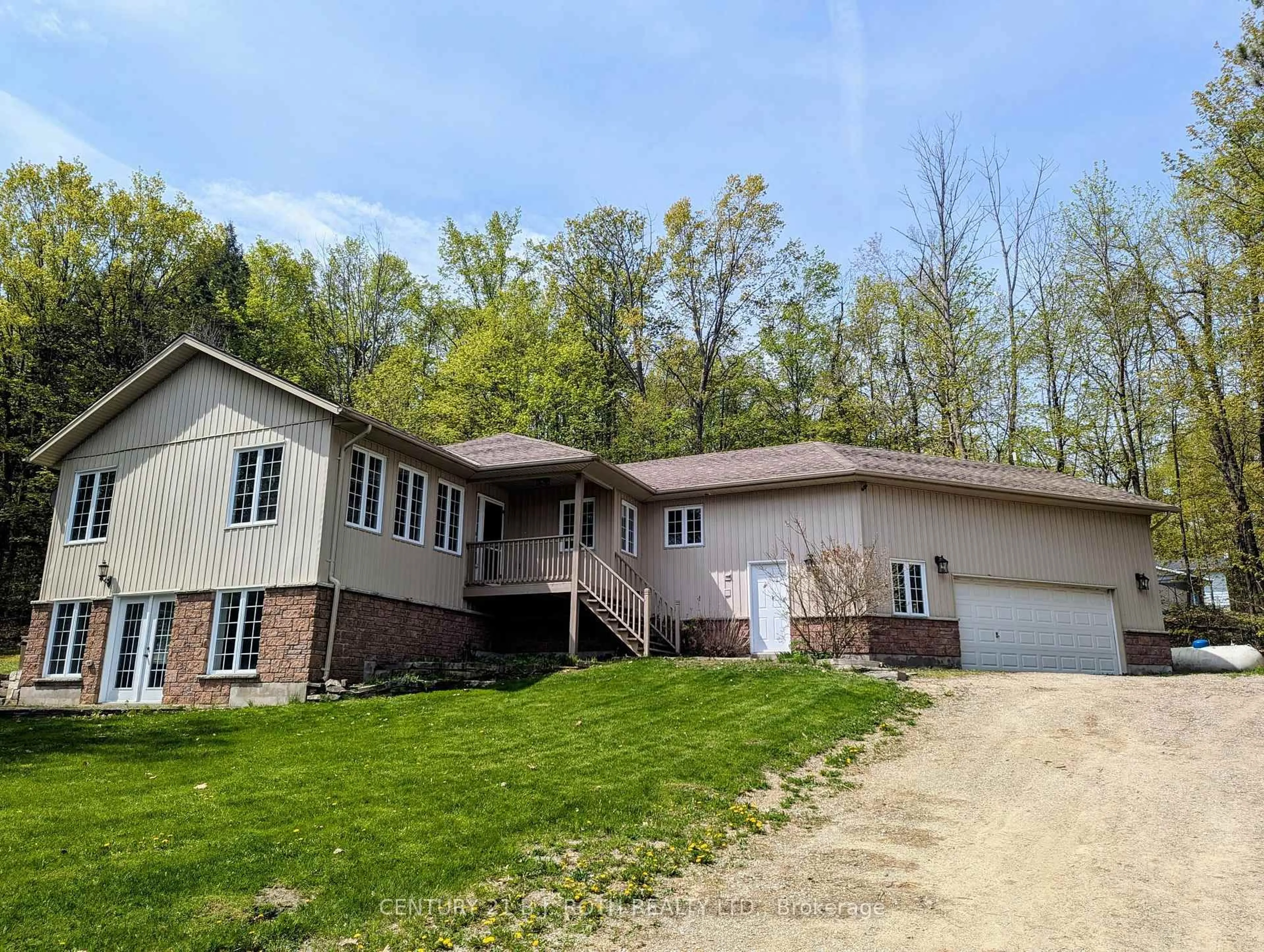 Home with vinyl exterior material, unknown for 4927 25 Side Rd, Essa Ontario L4M 4S4