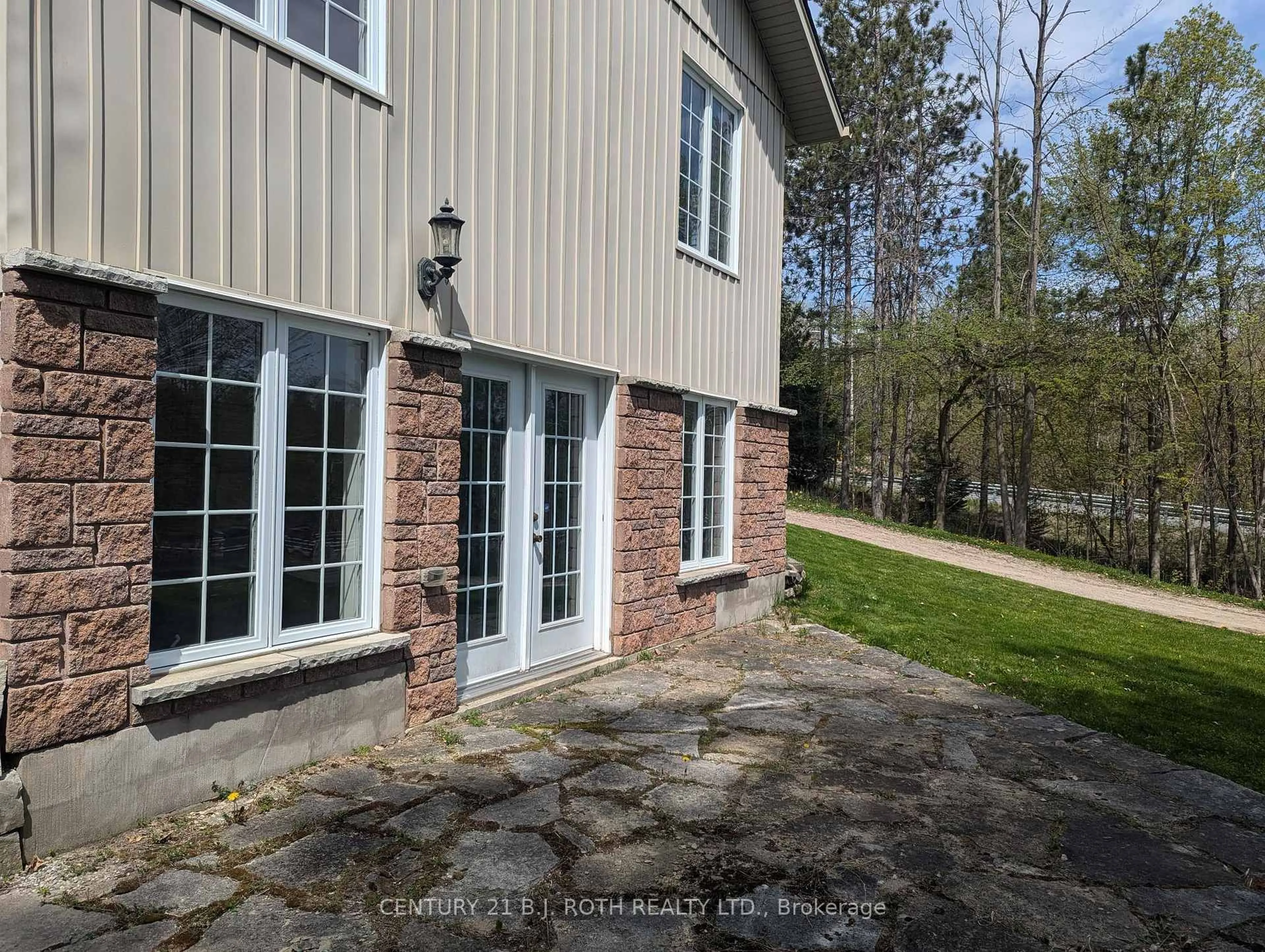 Patio, water/lake/river/ocean view for 4927 25 Side Rd, Essa Ontario L4M 4S4