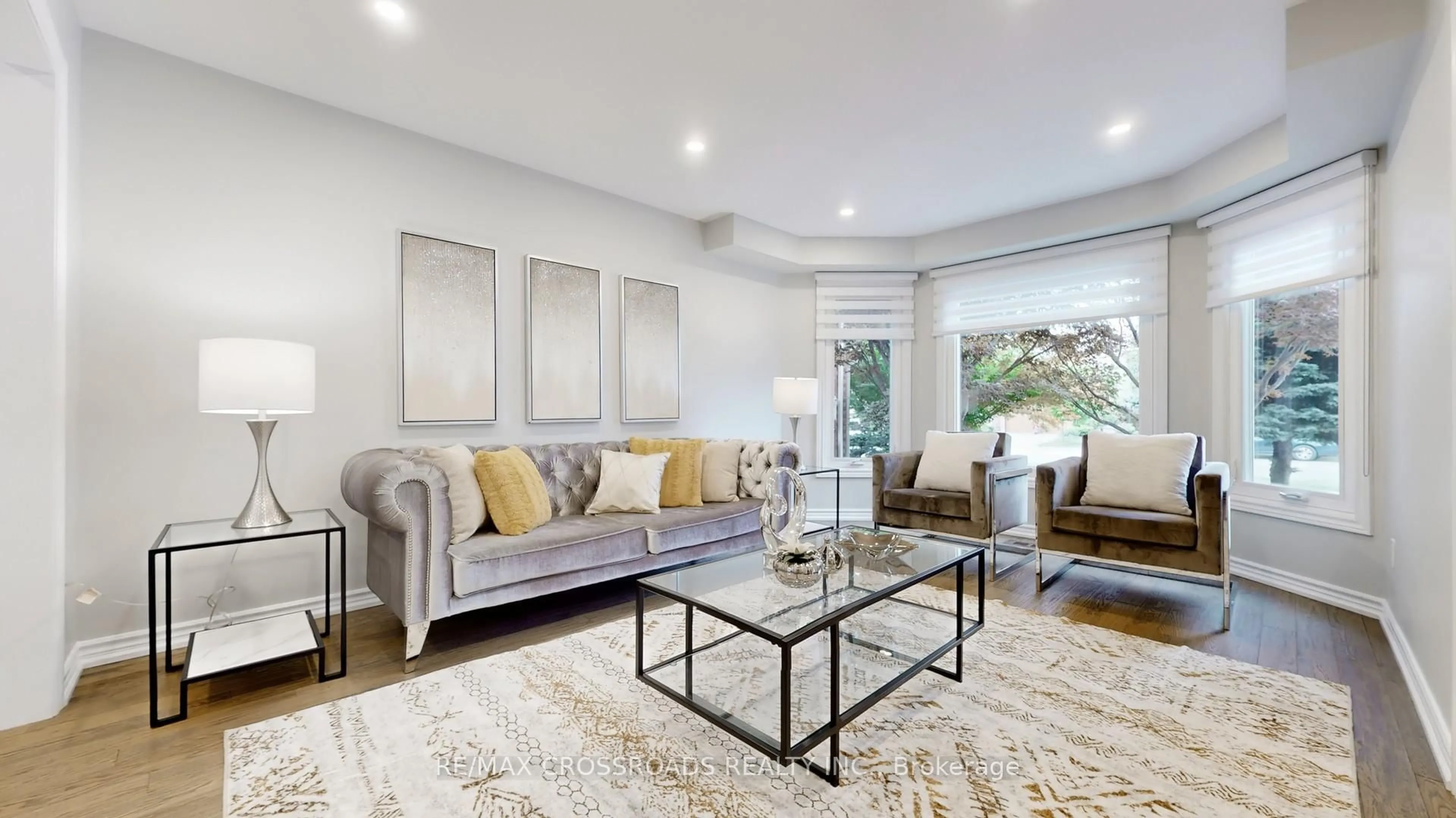 Living room with furniture, unknown for 25 Strathearn Ave, Richmond Hill Ontario L4B 3C6