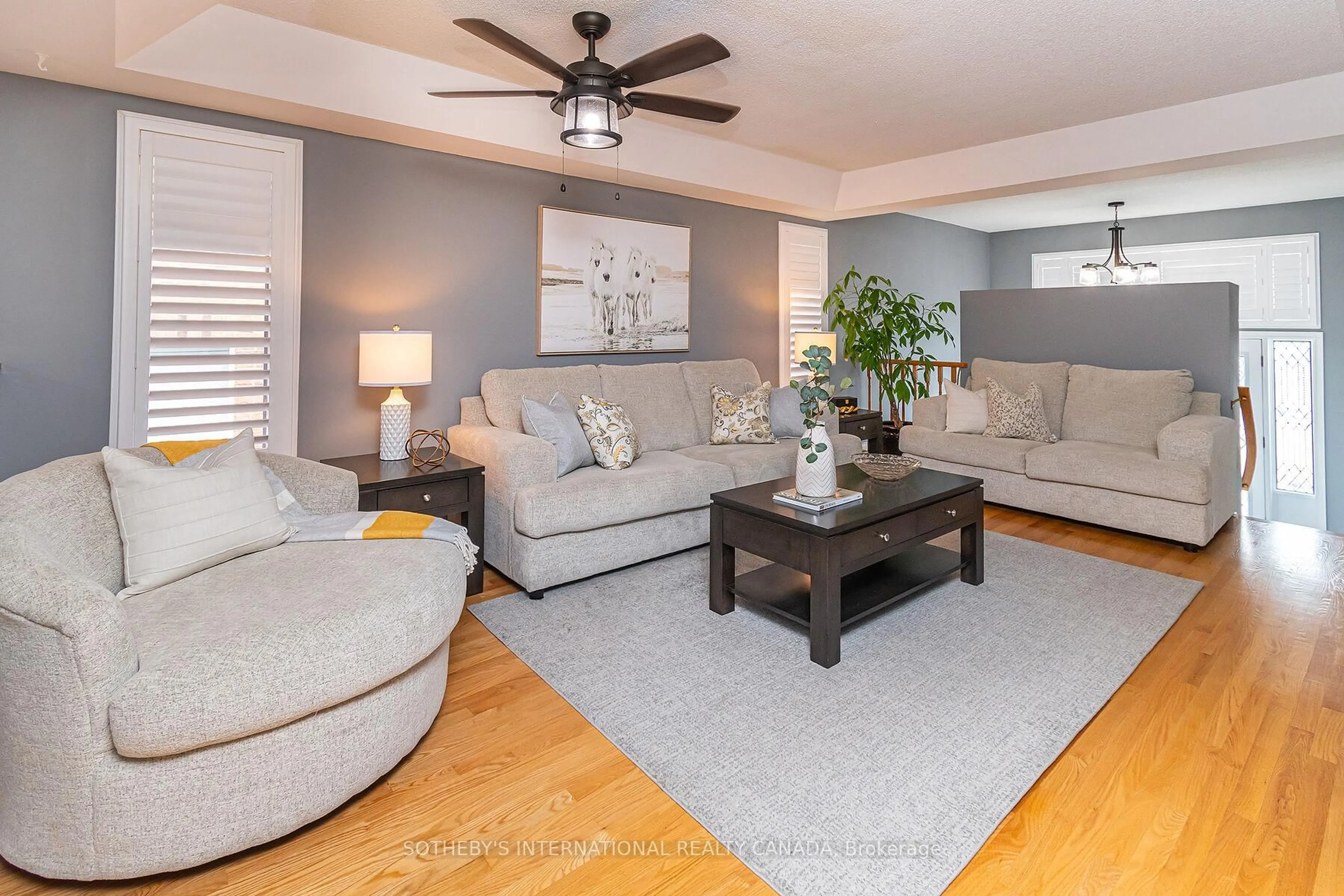 Living room with furniture, unknown for 1240 Forest St, Innisfil Ontario L9S 1Z6