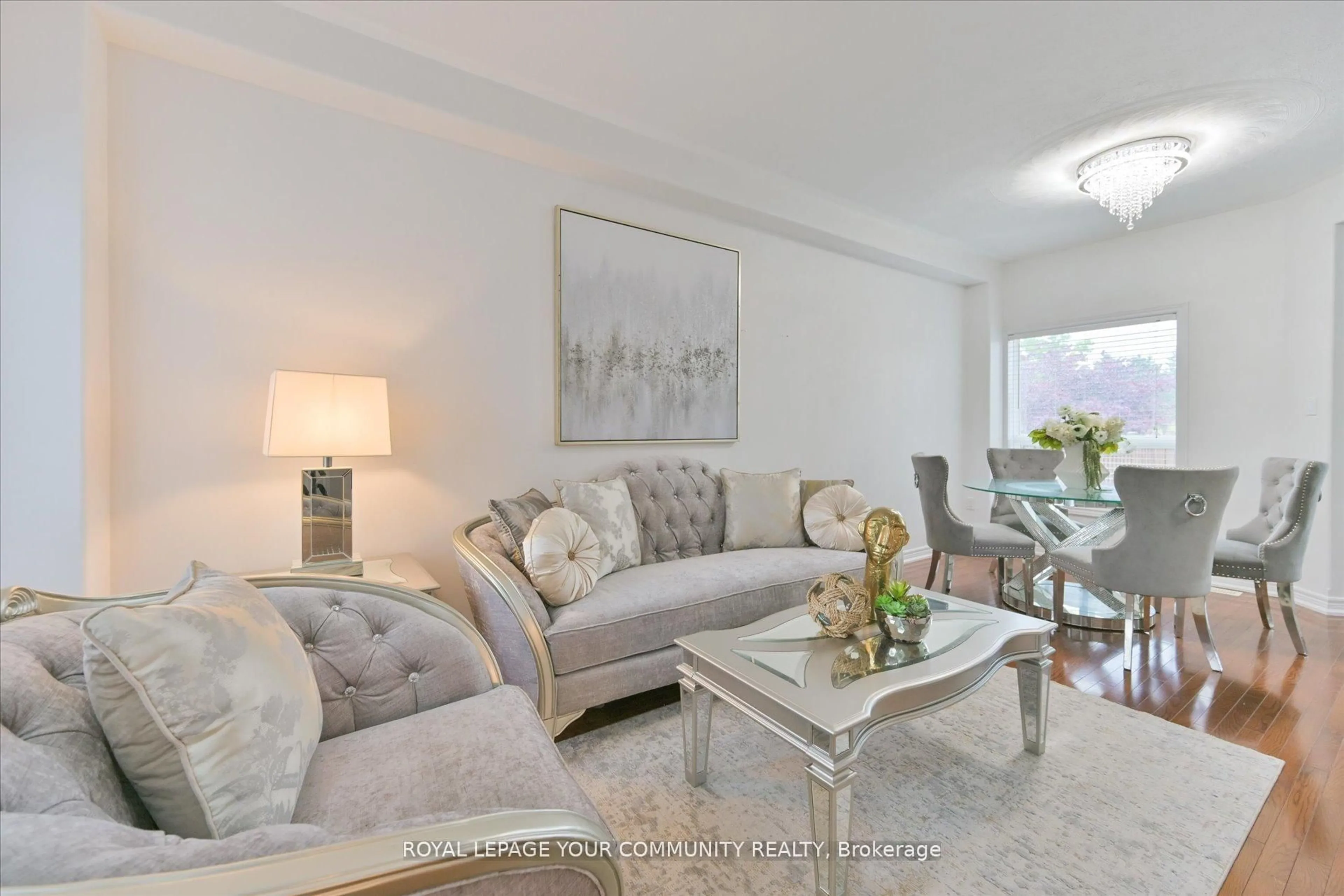 Living room with furniture, unknown for 8 Highland Terr, Bradford West Gwillimbury Ontario L3Z 3E8