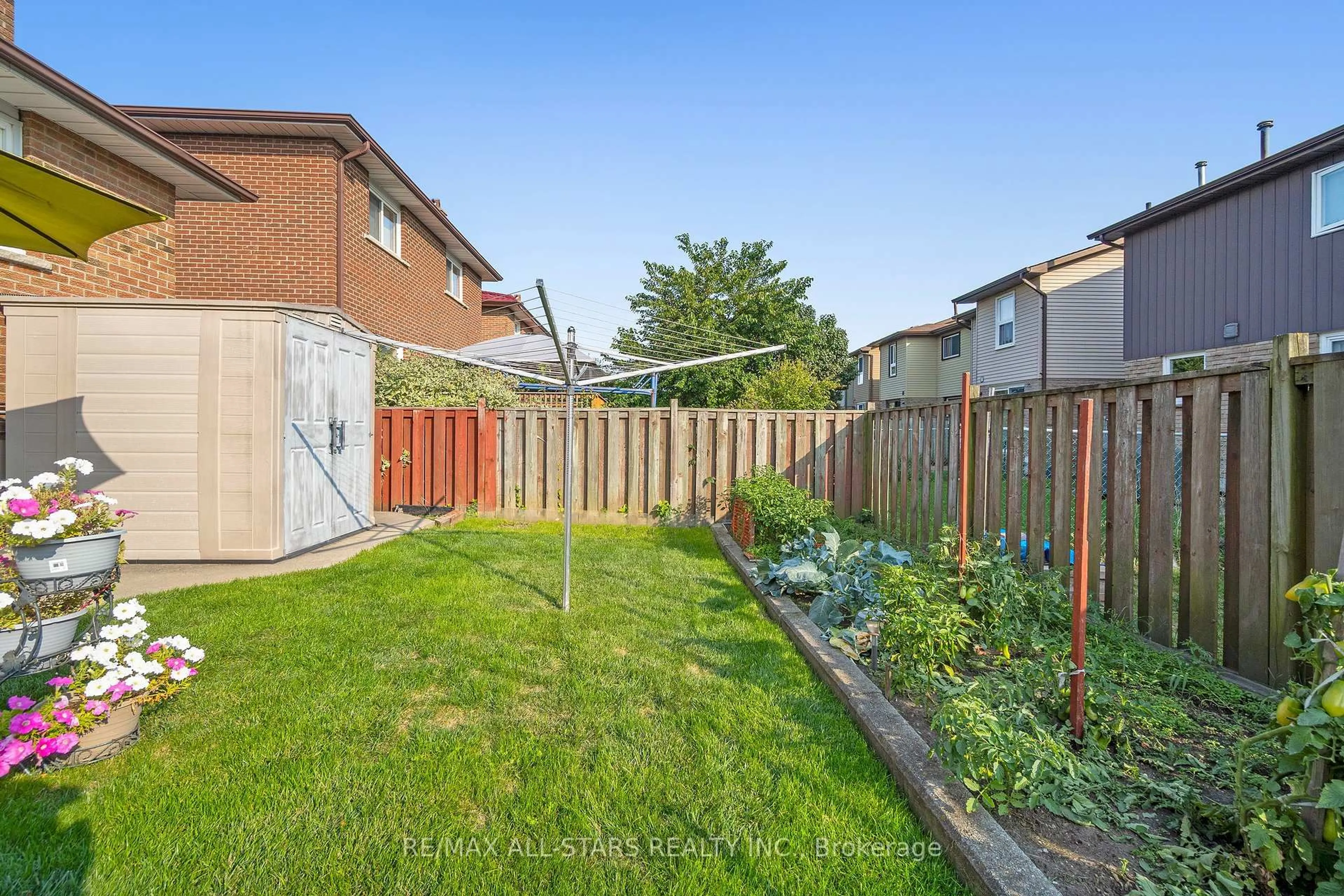Patio, street for 14 Barrington Cres, Markham Ontario L3R 3H3