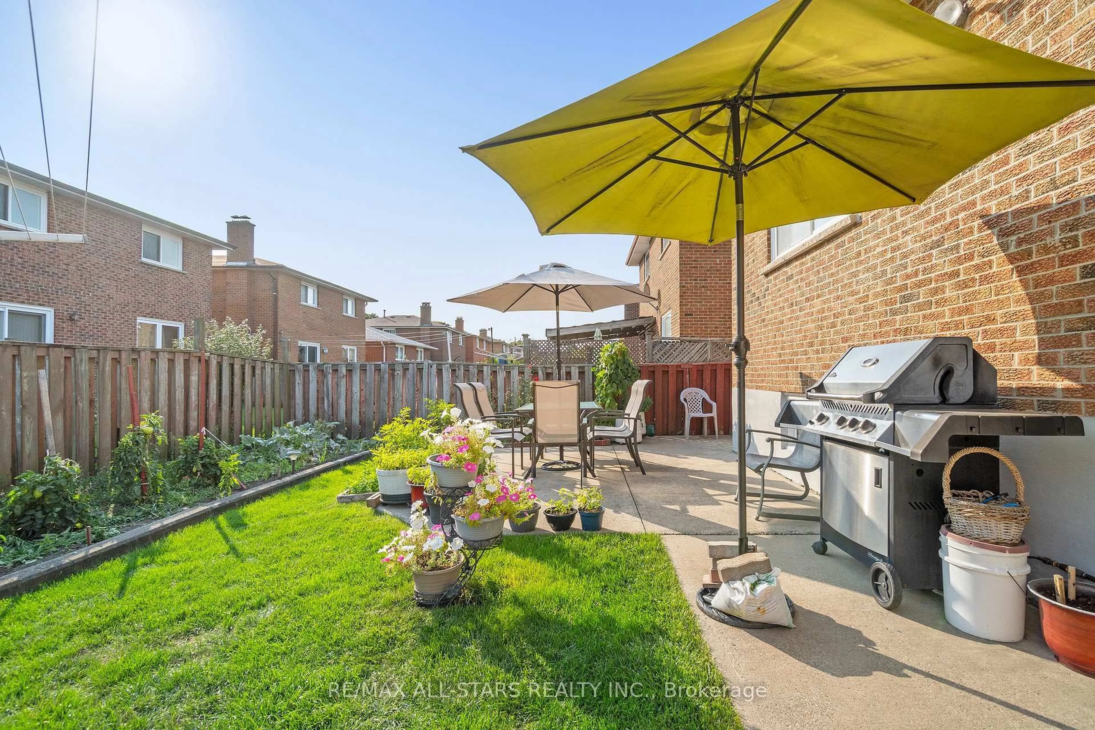 Patio, street for 14 Barrington Cres, Markham Ontario L3R 3H3