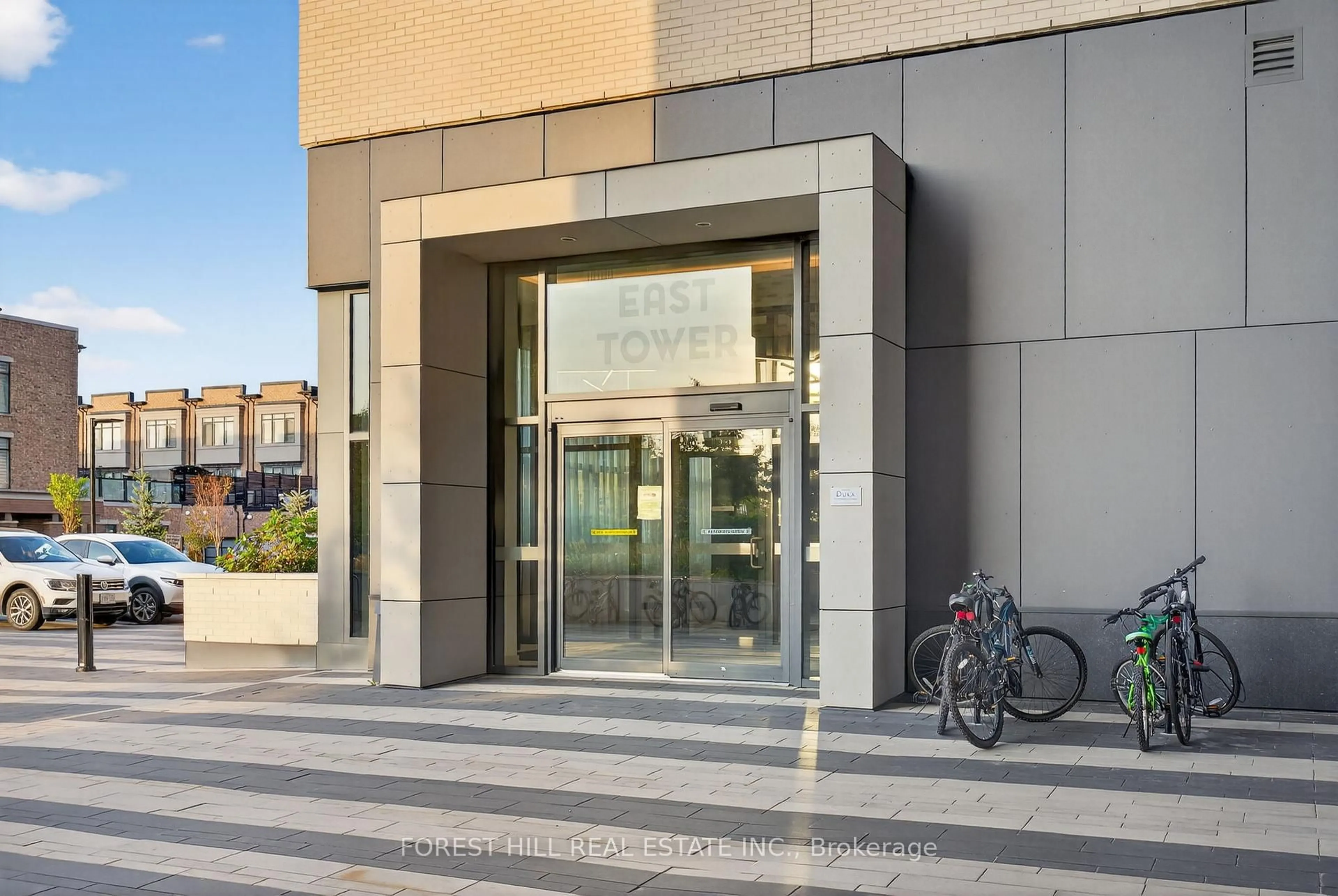 Indoor foyer for 100 Eagle Rock Way #831, Vaughan Ontario L6A 5B9