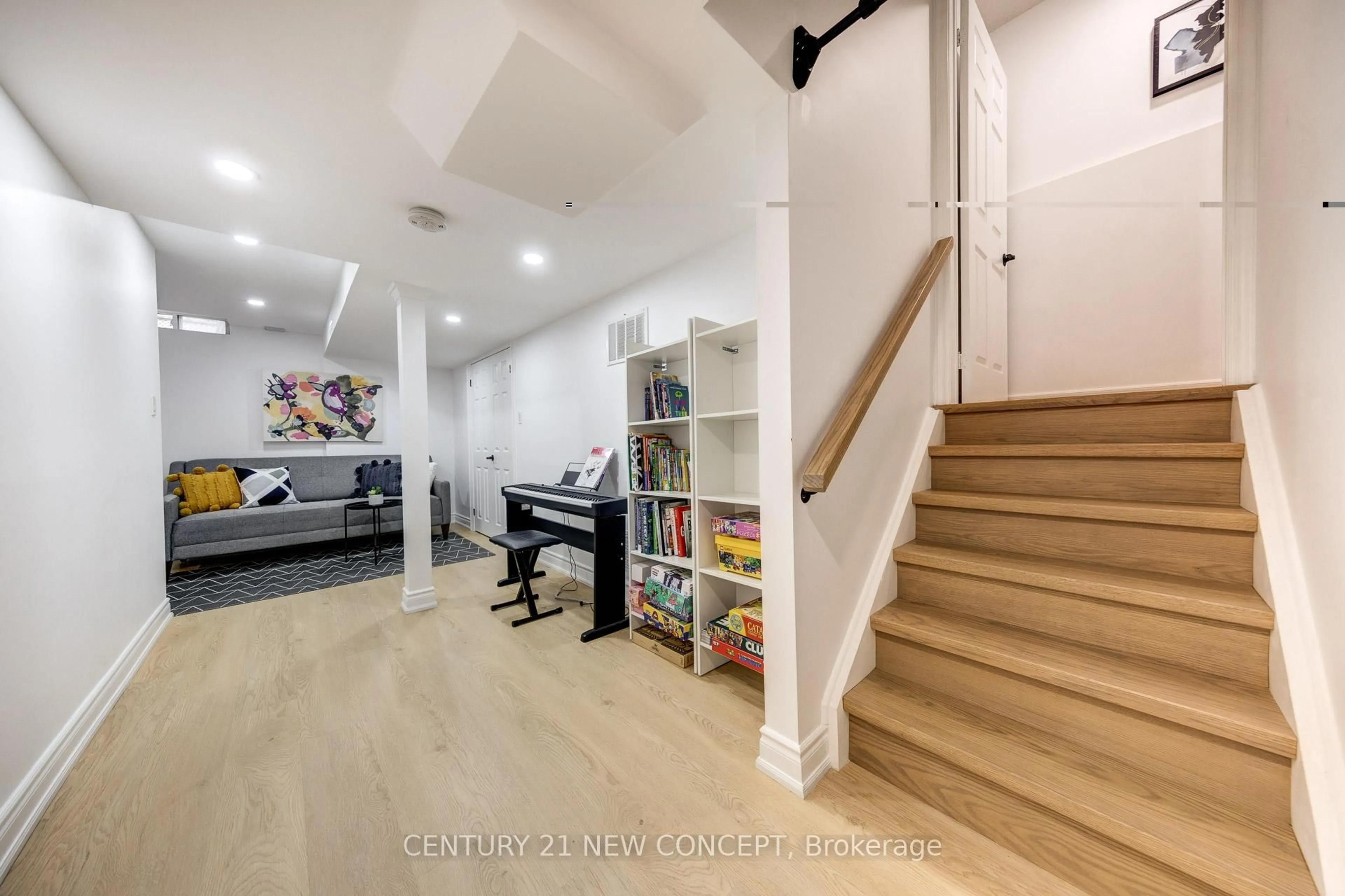 Unknown for 73 Steckley St, Aurora Ontario L4G 7K6