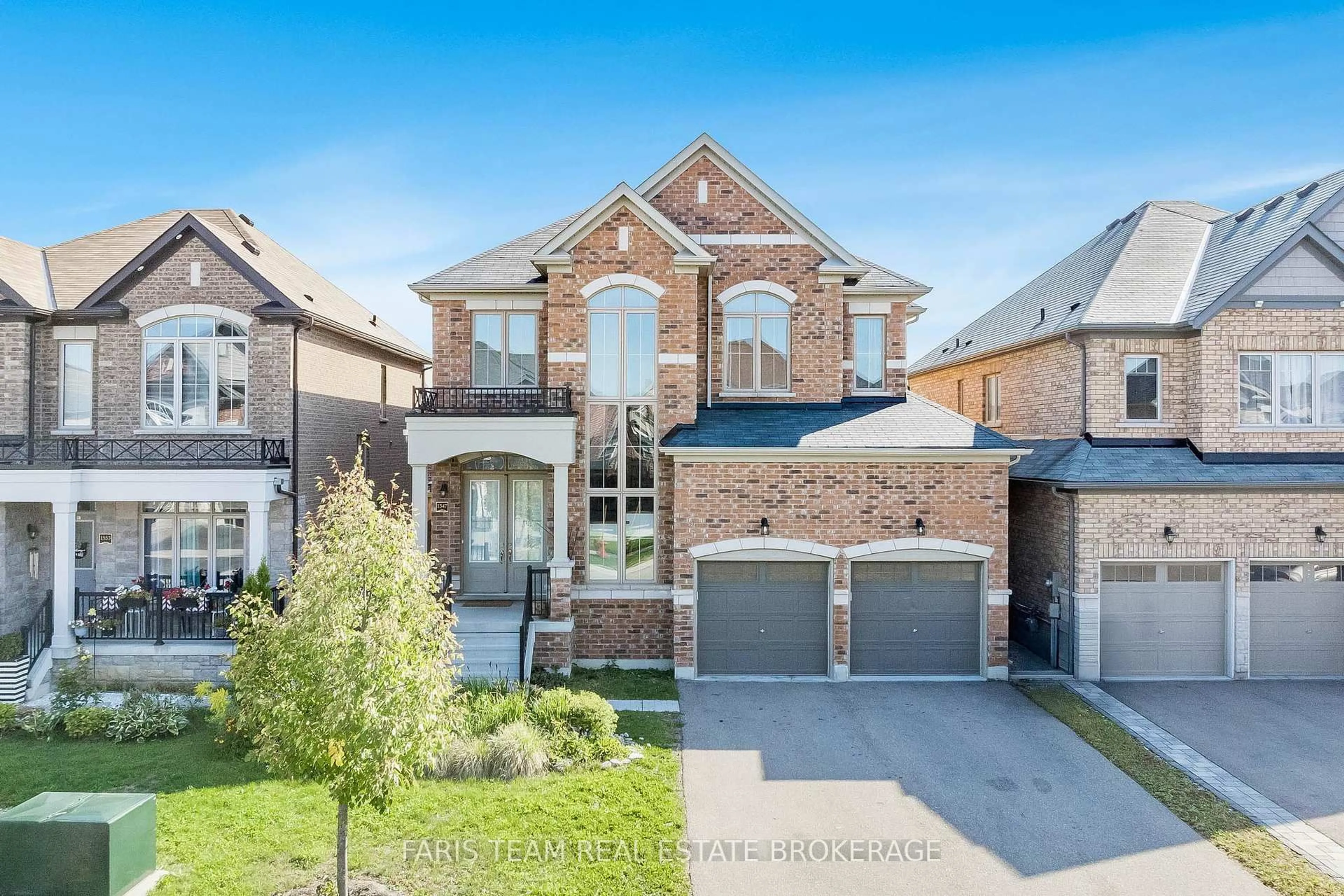 Home with brick exterior material, street for 1547 McRoberts Cres, Innisfil Ontario L9S 0J9