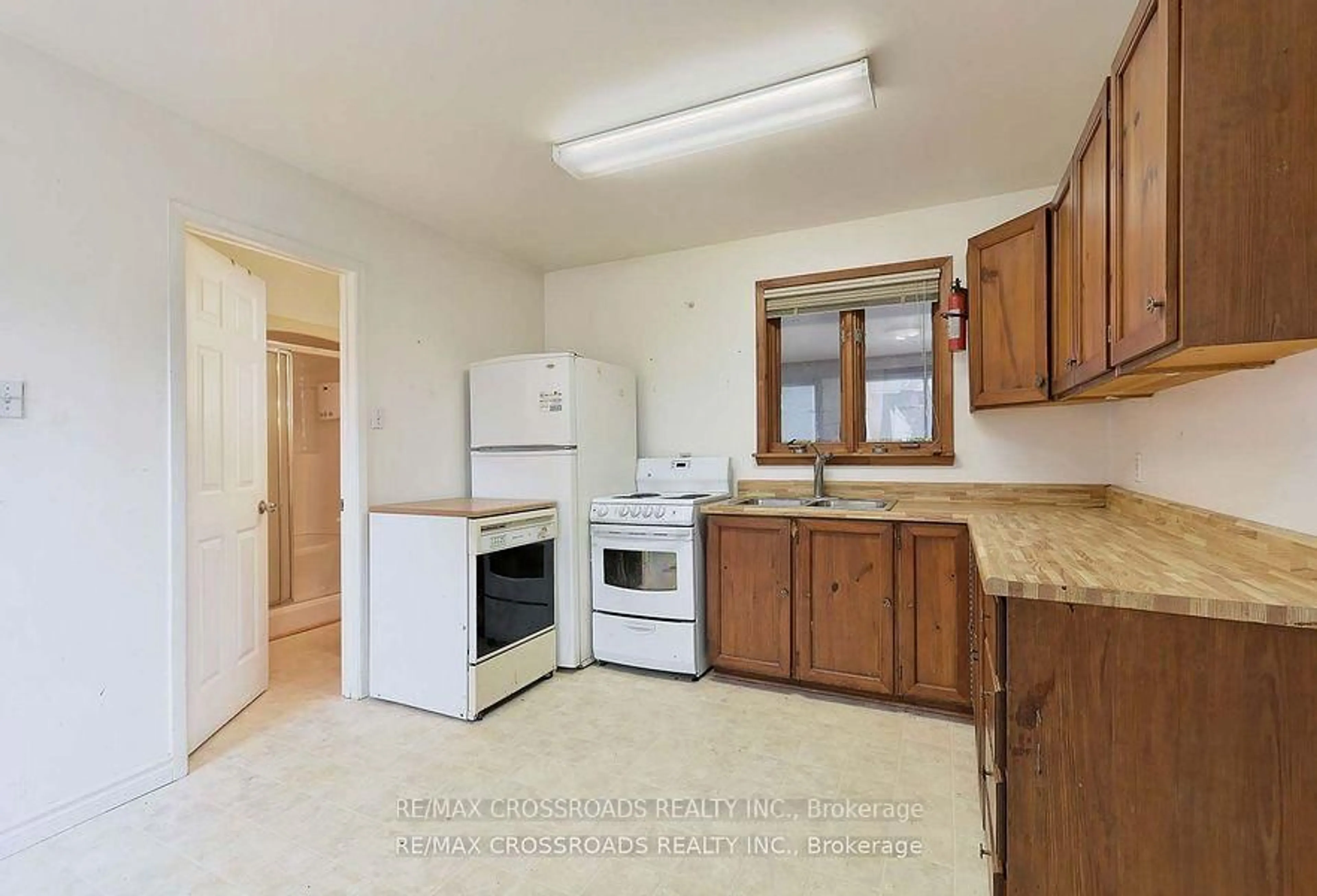 Standard kitchen, unknown for 2726 9Th Line, Innisfil Ontario L9S 3Z8