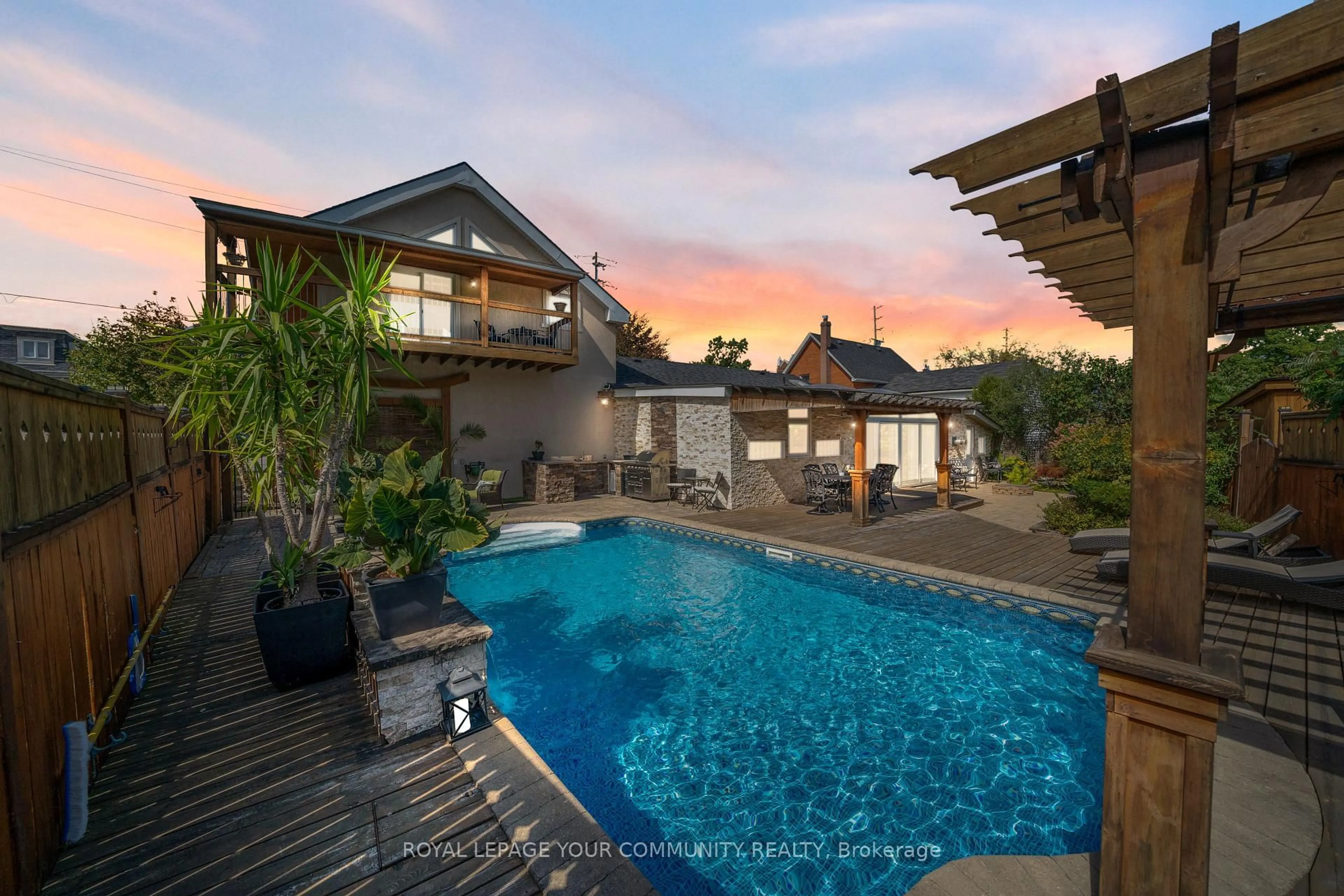 Pool for 8065 Kipling Ave, Vaughan Ontario L4L 2A2