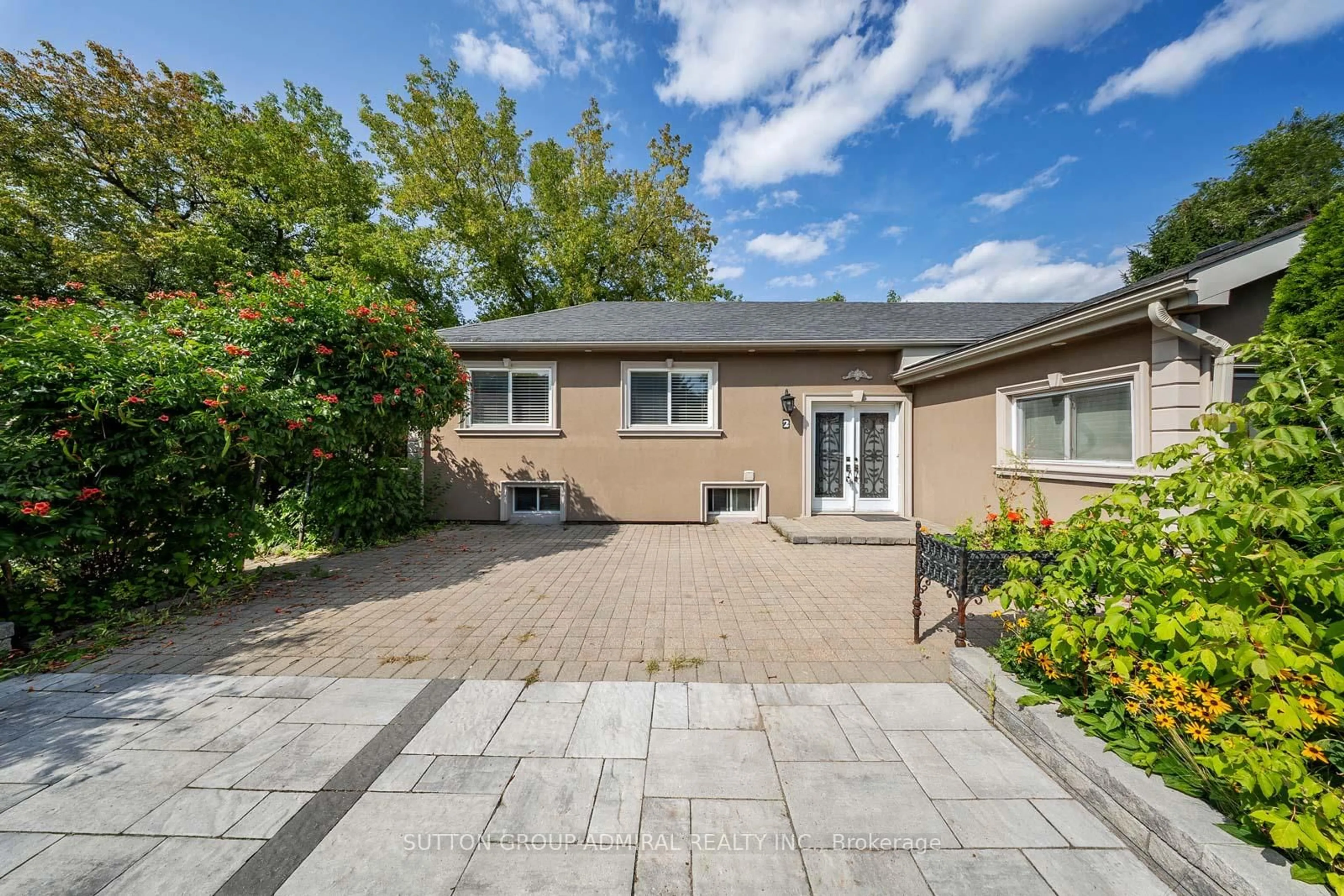 Patio, street for 2 Newman Ave, Richmond Hill Ontario L4E 3E4