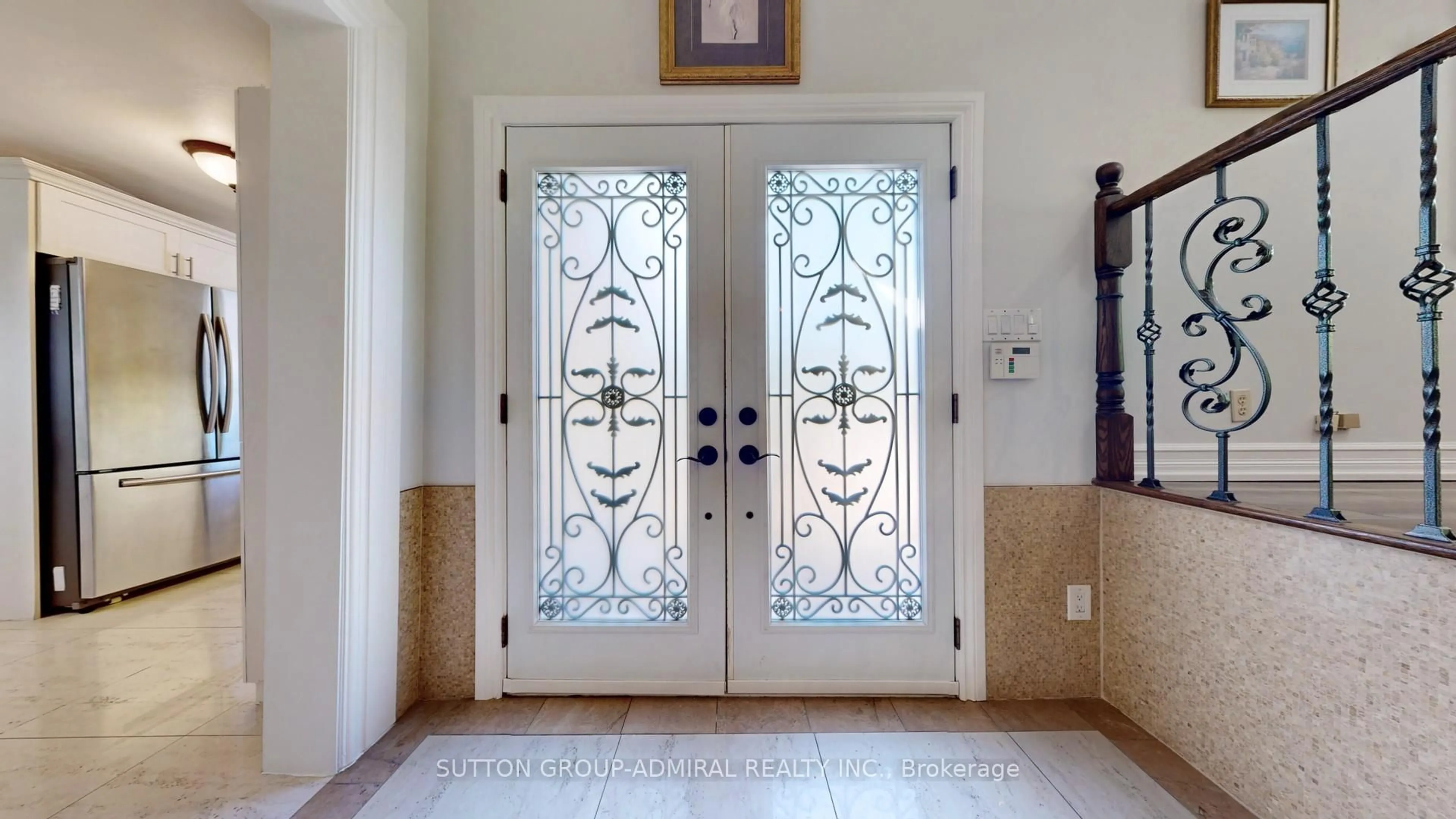 Indoor entryway for 2 Newman Ave, Richmond Hill Ontario L4E 3E4