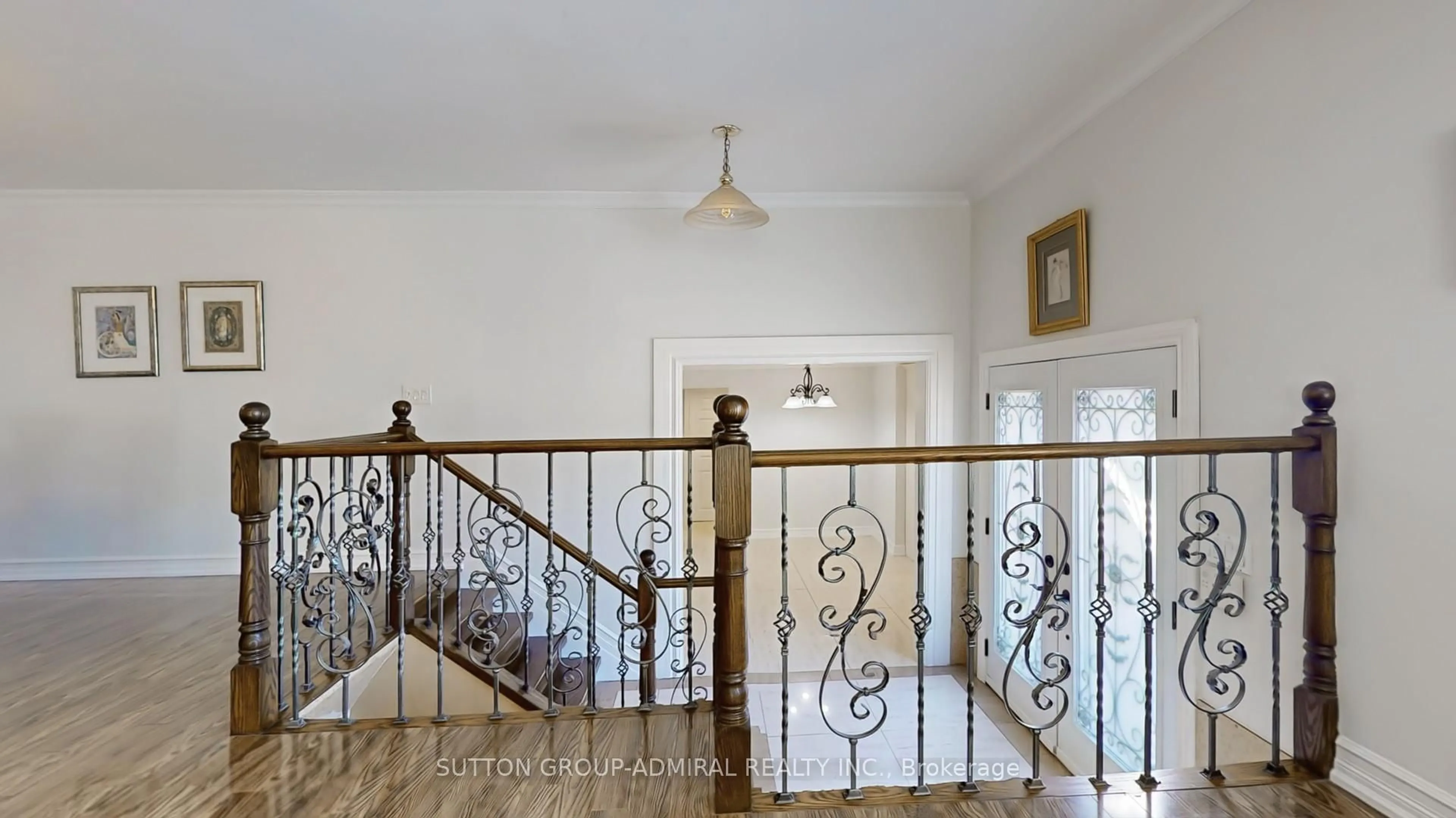 Indoor foyer for 2 Newman Ave, Richmond Hill Ontario L4E 3E4