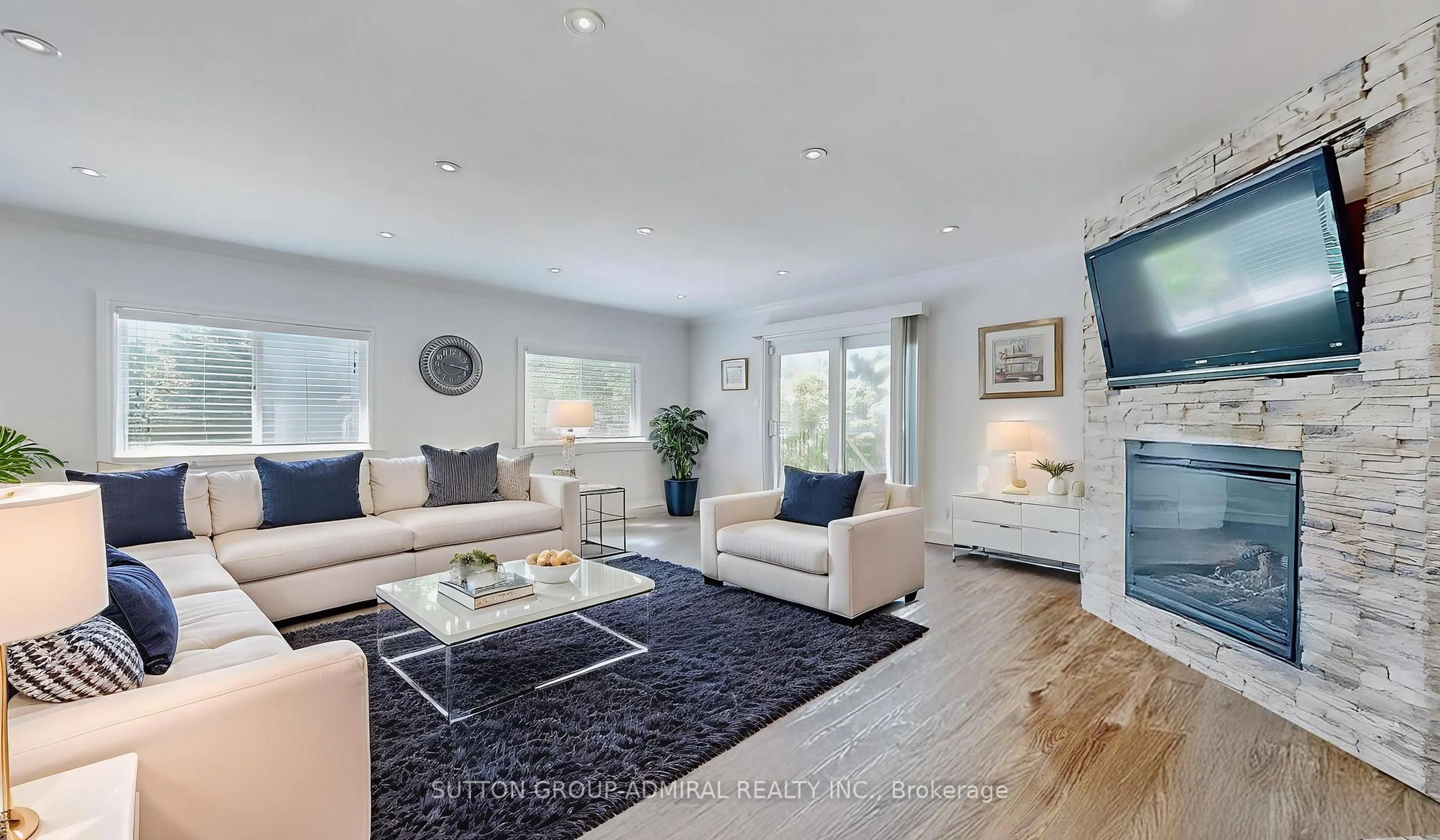 Living room with furniture, unknown for 2 Newman Ave, Richmond Hill Ontario L4E 3E4