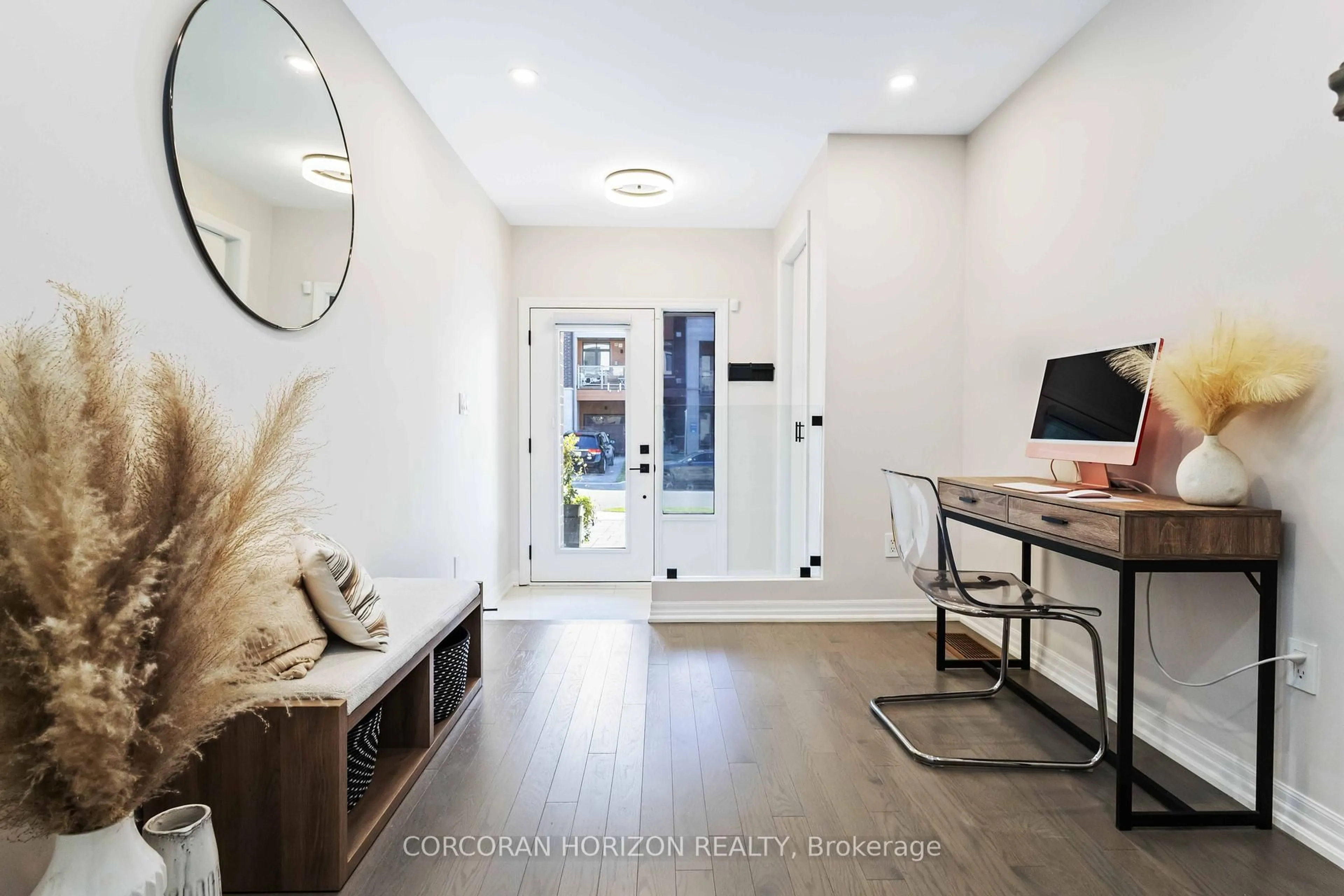 Indoor entryway for 134 Bravo Lane, Newmarket Ontario L3X 0L2