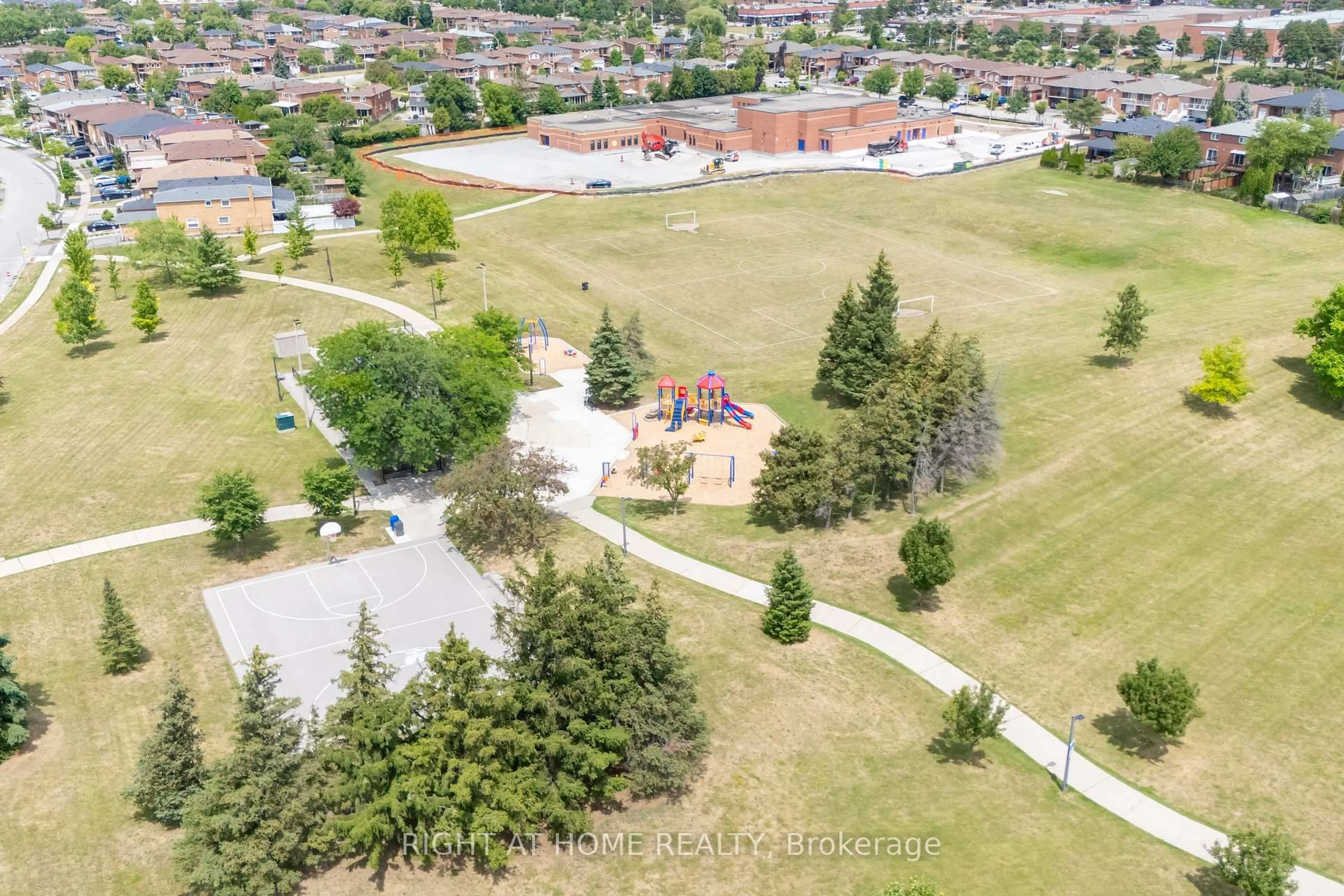 A pic from outside/outdoor area/front of a property/back of a property/a pic from drone, mountain view for 259 Tall Grass Tr, Vaughan Ontario L4L 3P7