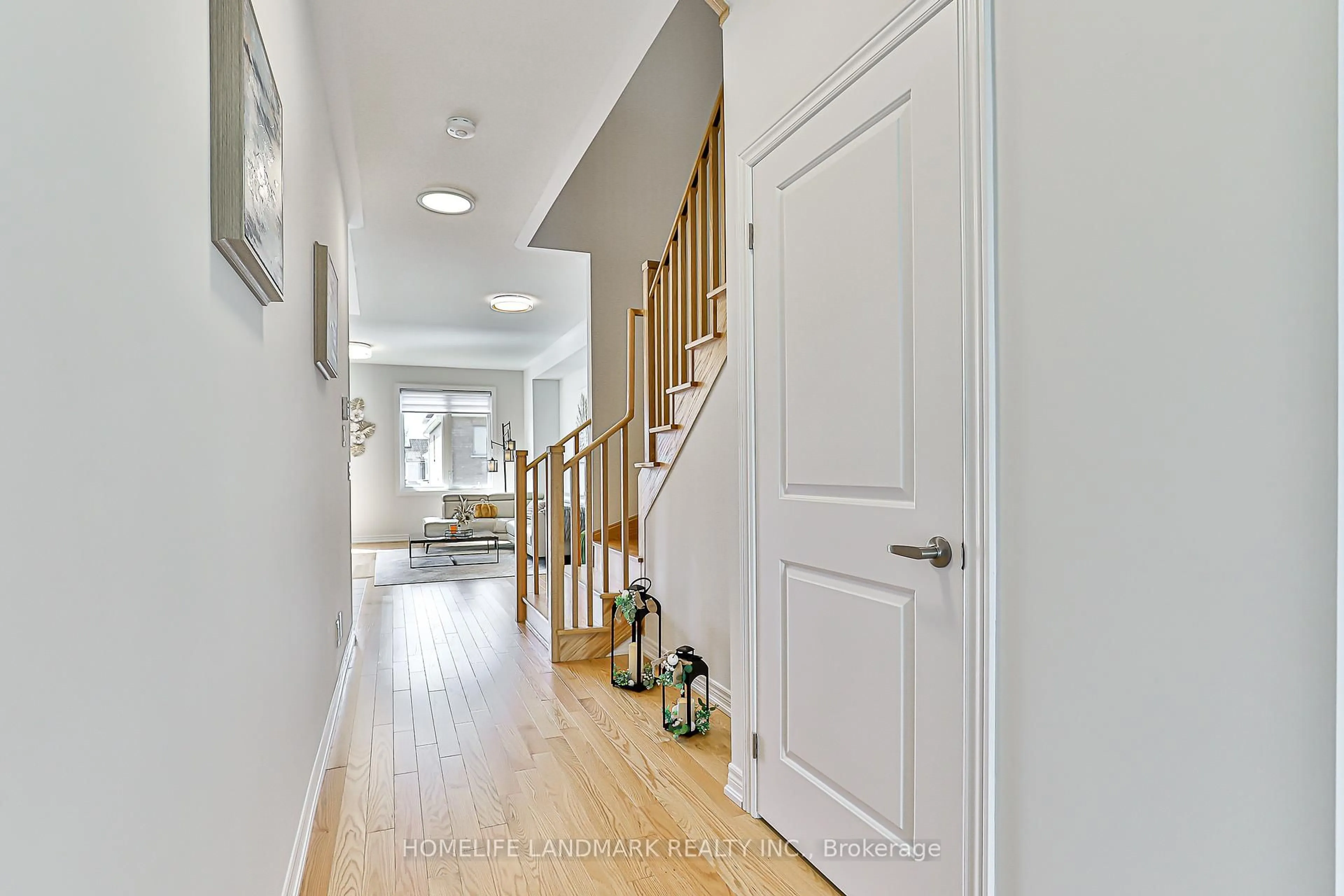 Indoor entryway for 135 Lageer Dr, Whitchurch-Stouffville Ontario L4A 4V2