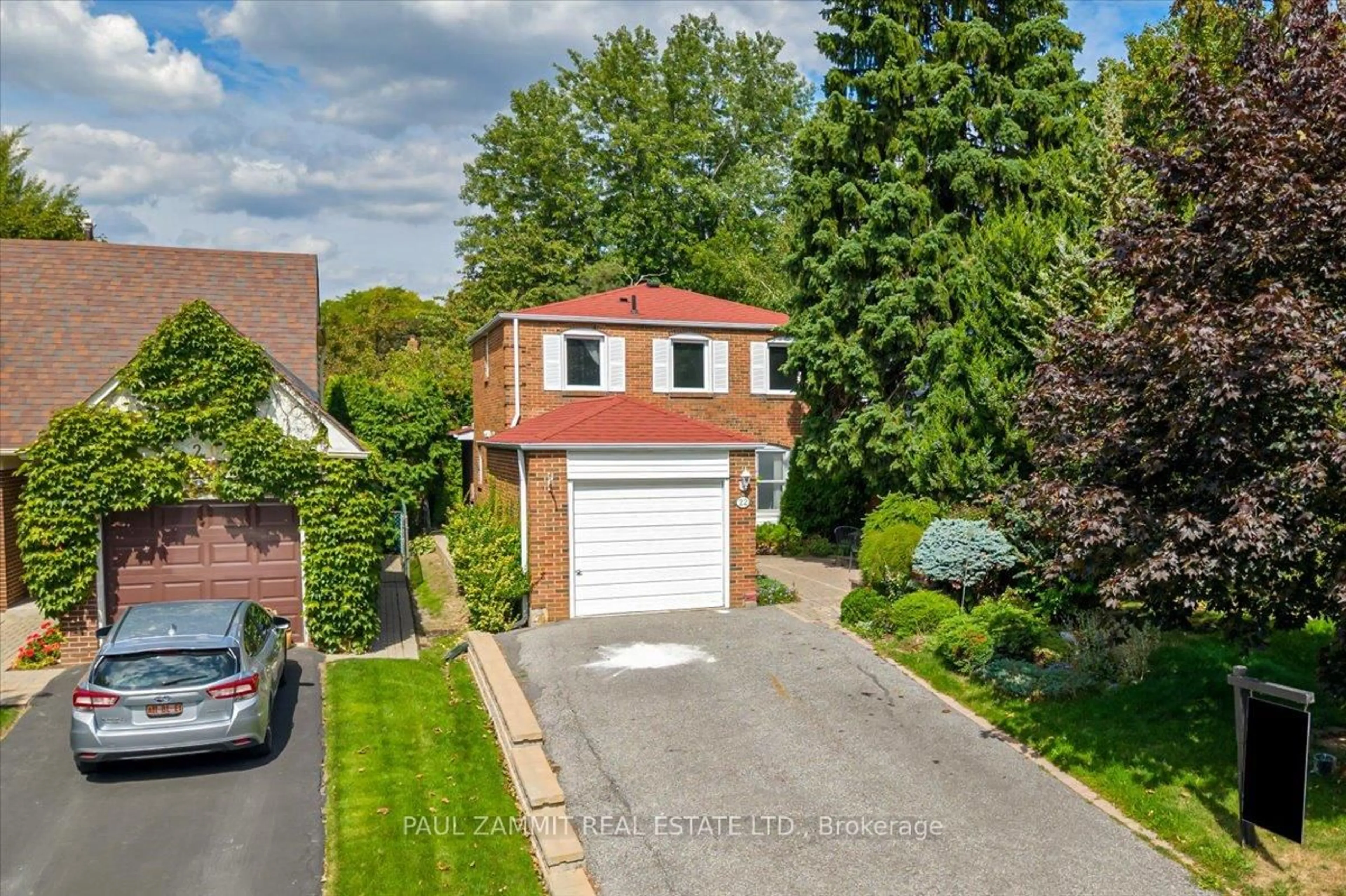 A pic from outside/outdoor area/front of a property/back of a property/a pic from drone, street for 22 Holsworthy Cres, Markham Ontario L3T 4C6