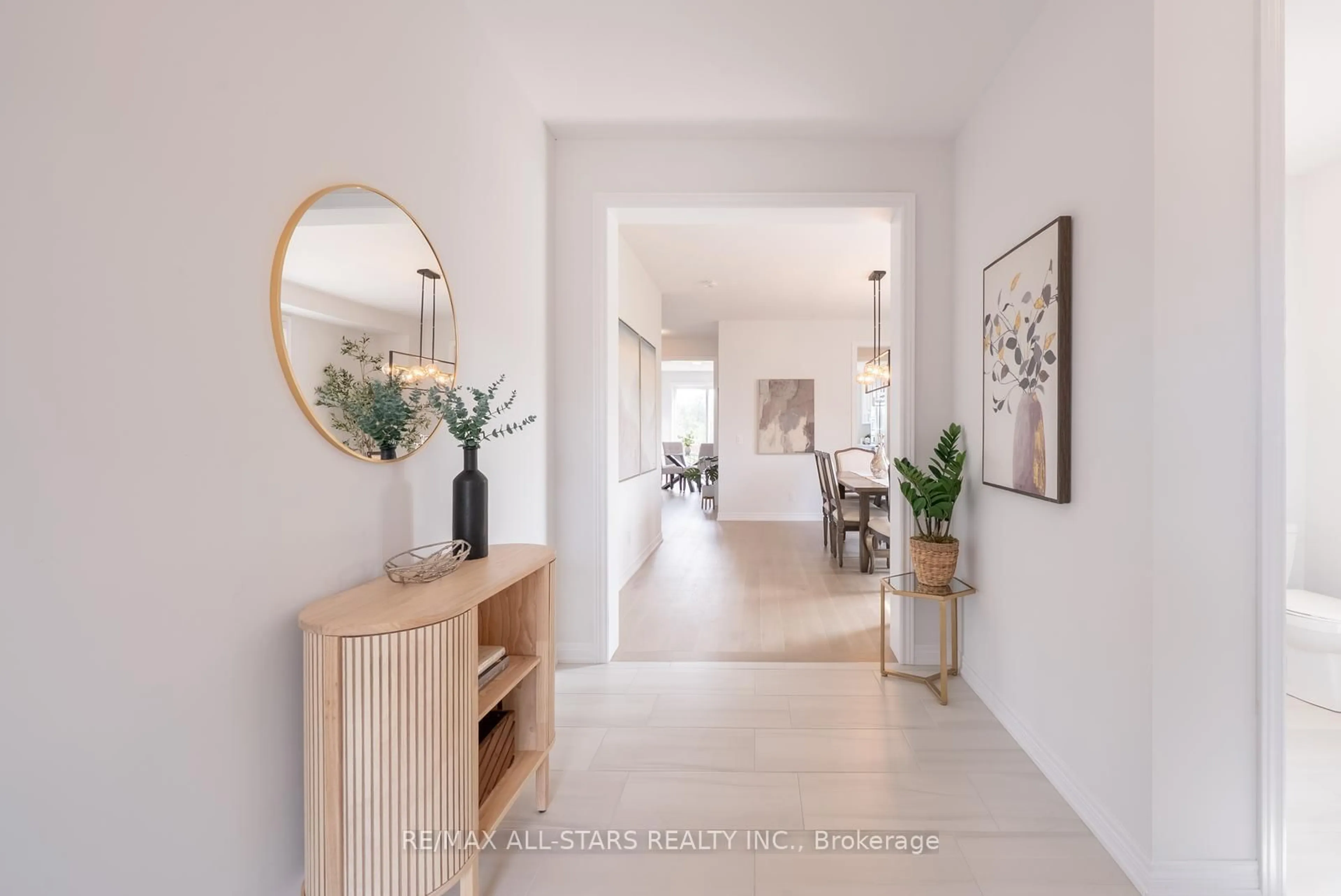Indoor entryway for 129 Busato Dr, Whitchurch-Stouffville Ontario L4A 4V6