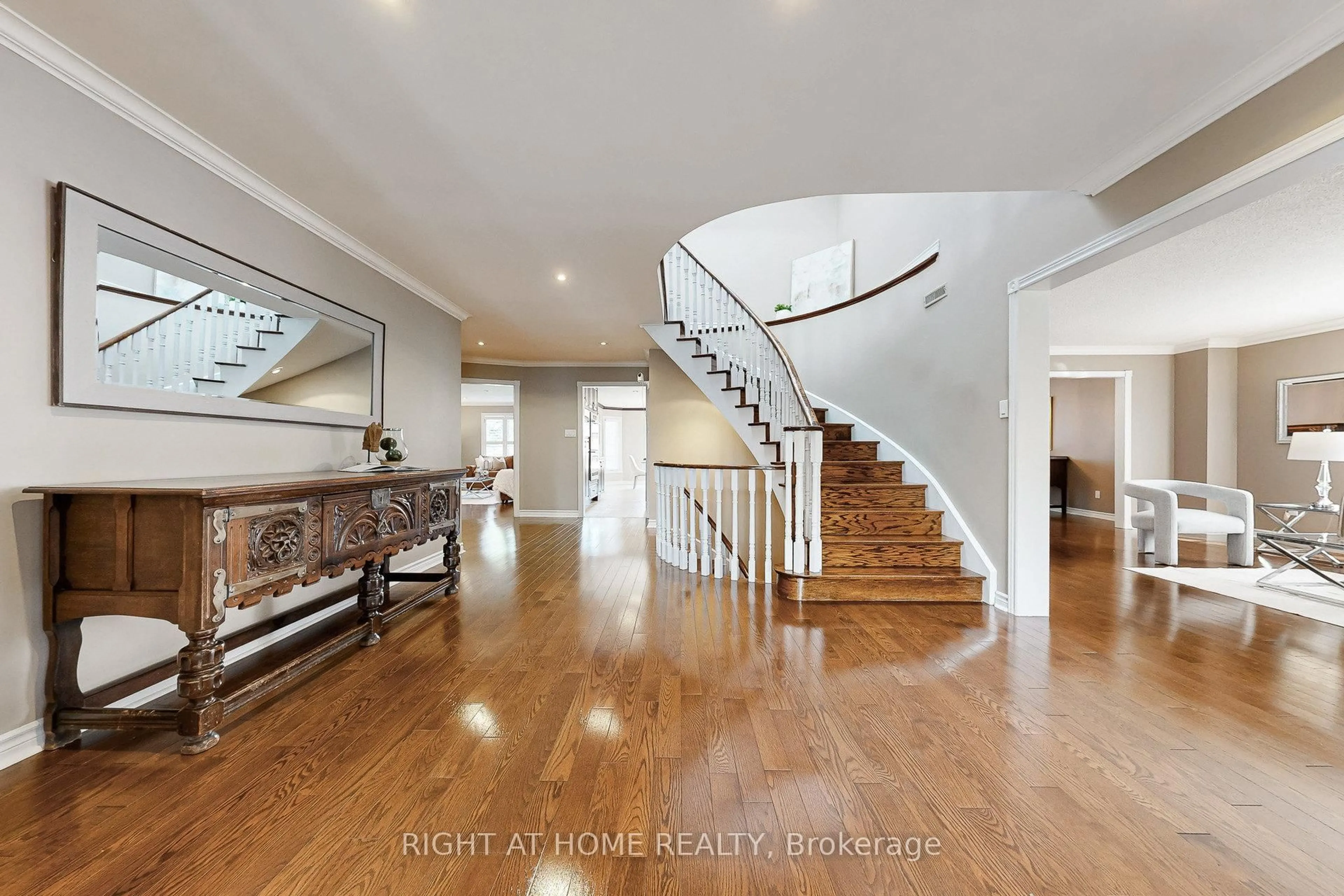 Indoor foyer for 179 Strathearn Ave, Richmond Hill Ontario L4B 2S7