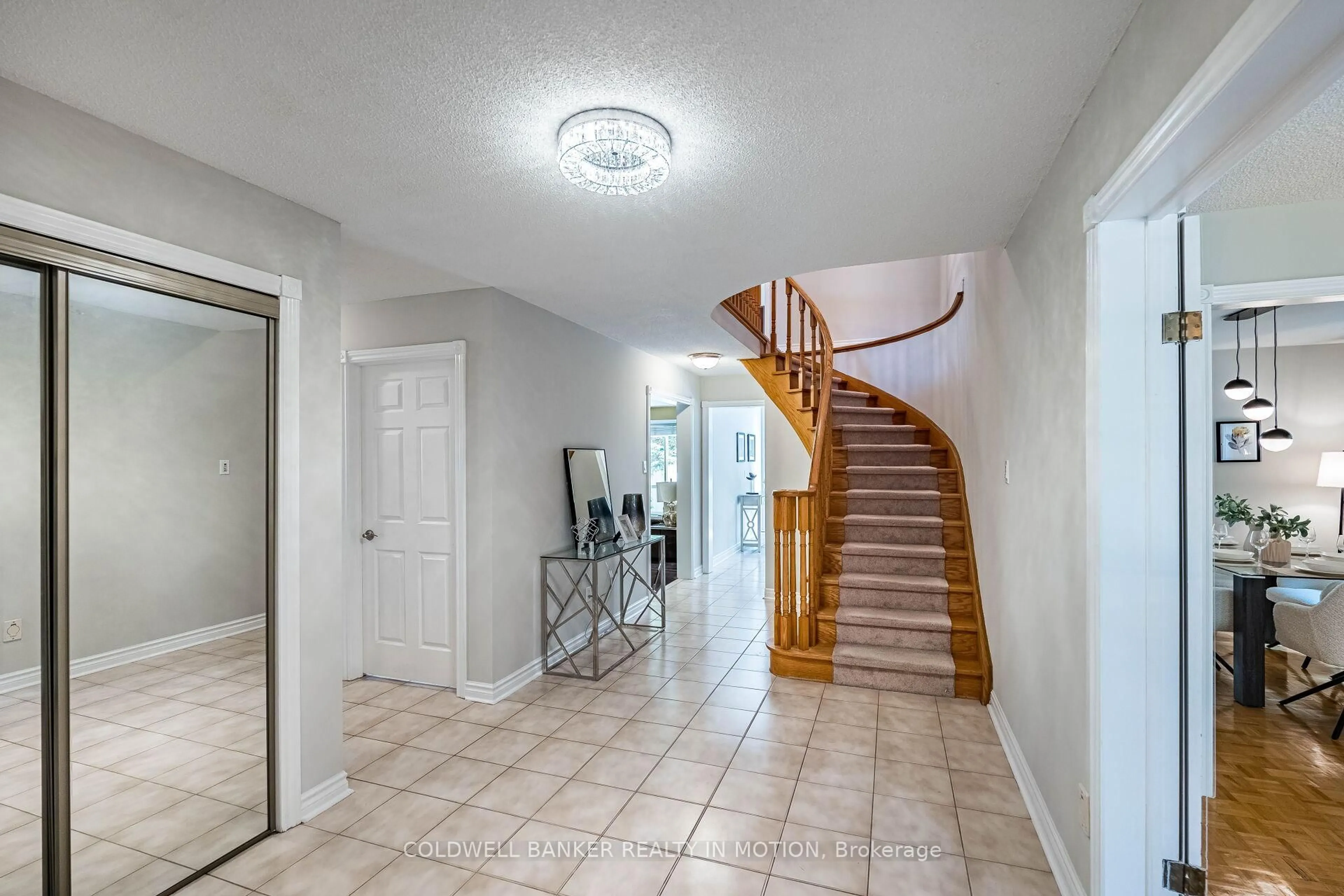 Indoor foyer for 9 Buttonfield Rd, Markham Ontario L3R 9G1