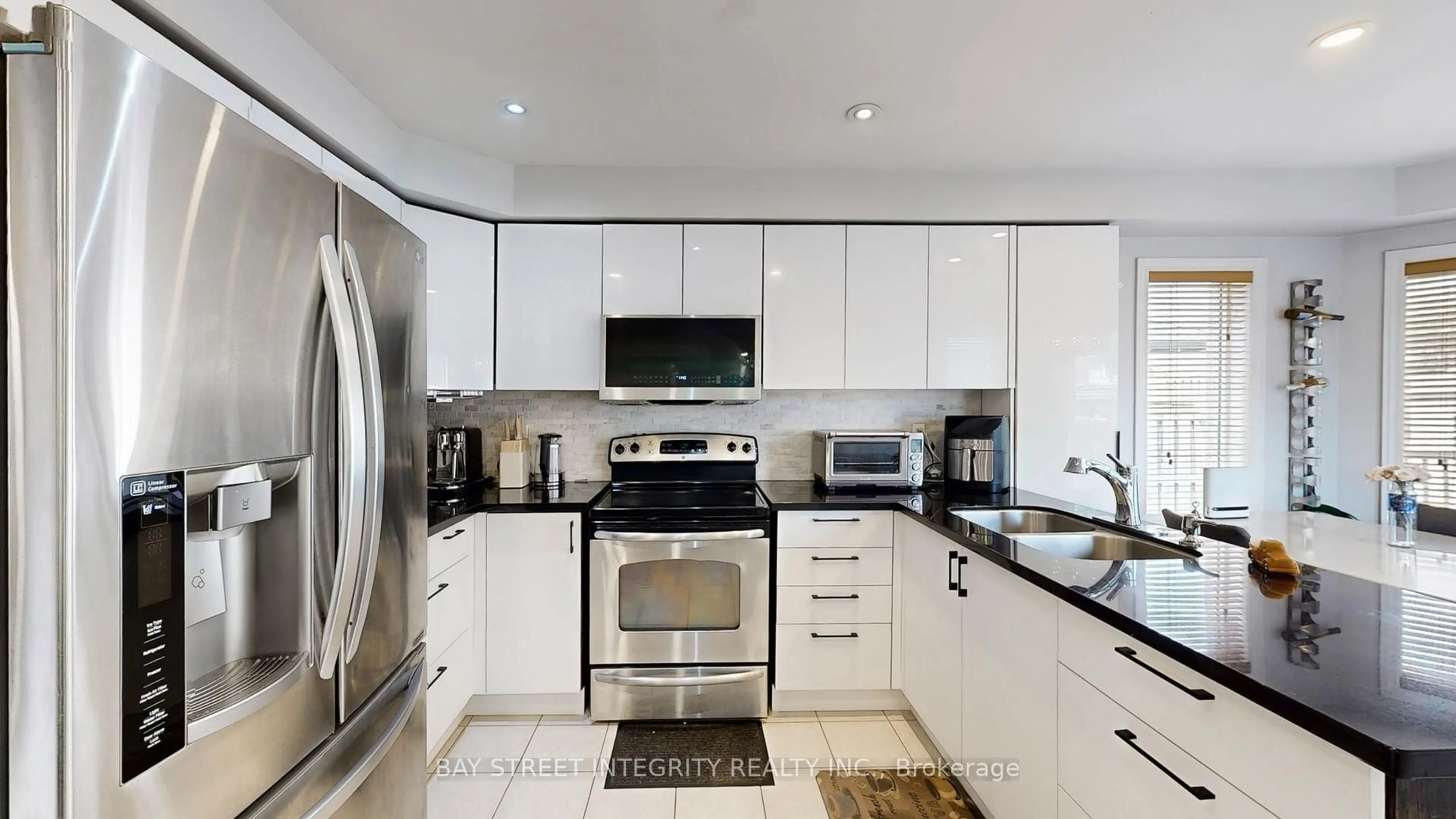 Unknown for 24 Ian Dr, Georgina Ontario L4P 4H1