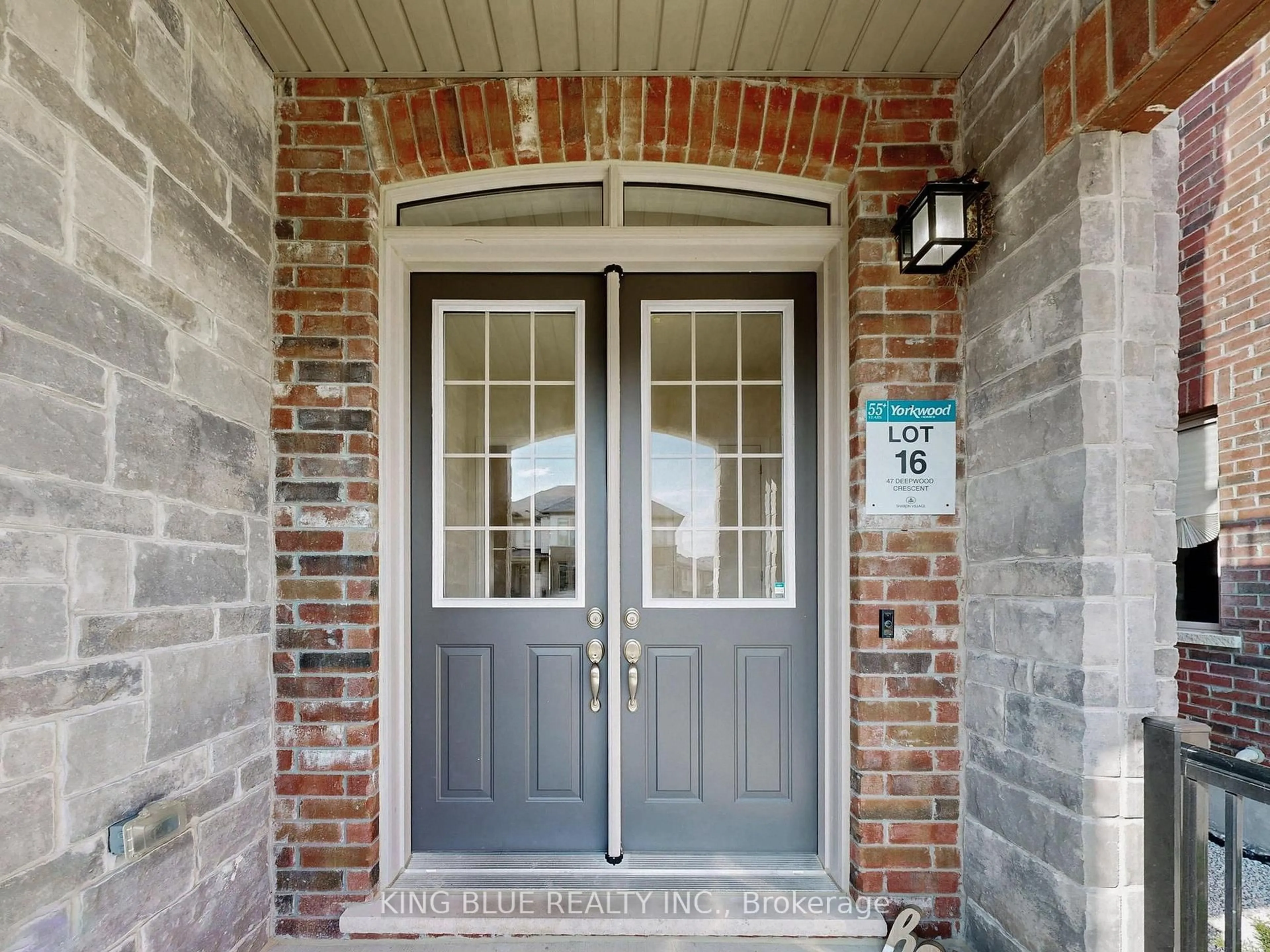 Home with brick exterior material, street for 47 Deepwood Cres, East Gwillimbury Ontario L9N 0P8