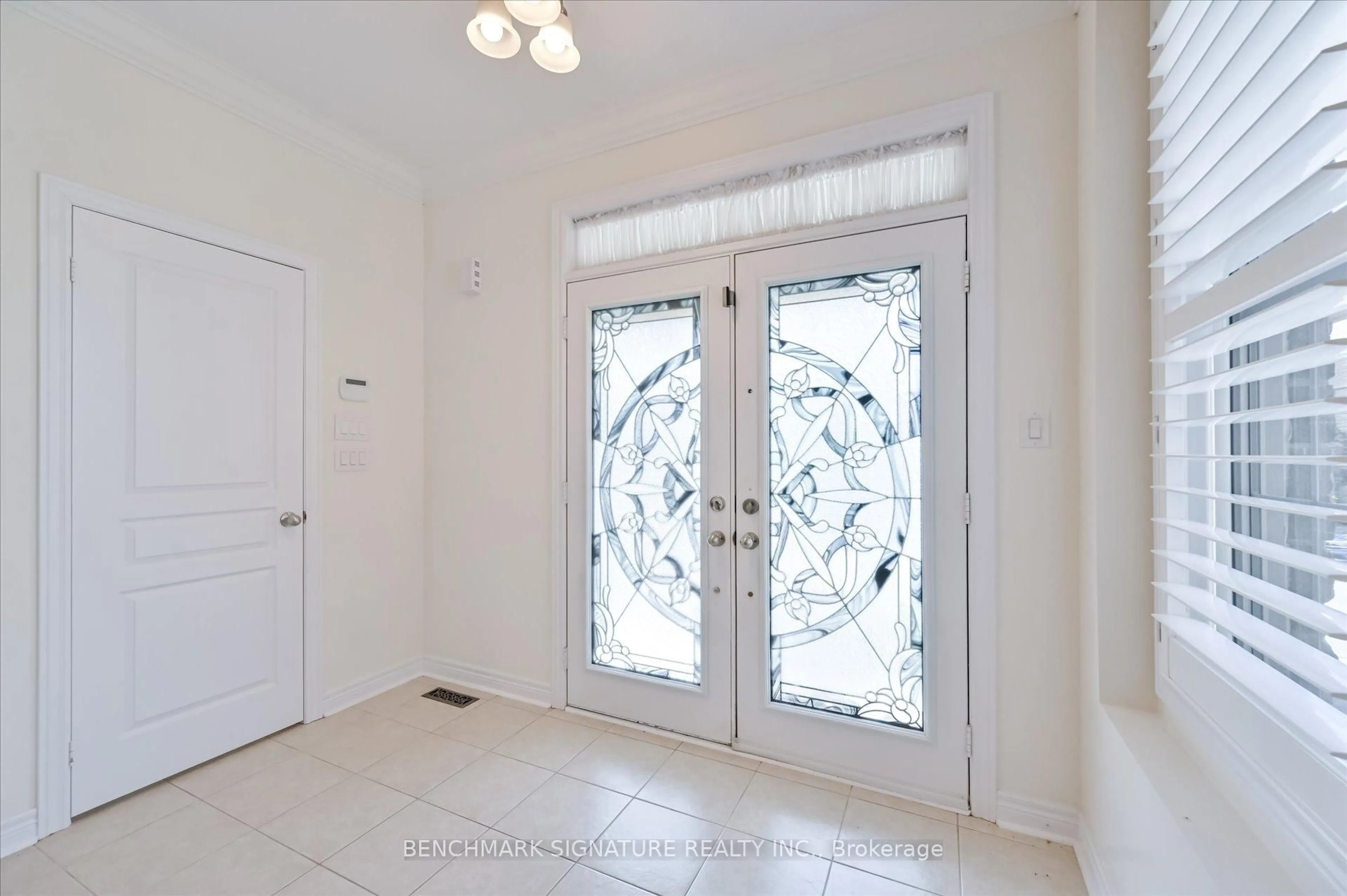 Indoor entryway for 110 Busch Ave, Markham Ontario L6C 0P4