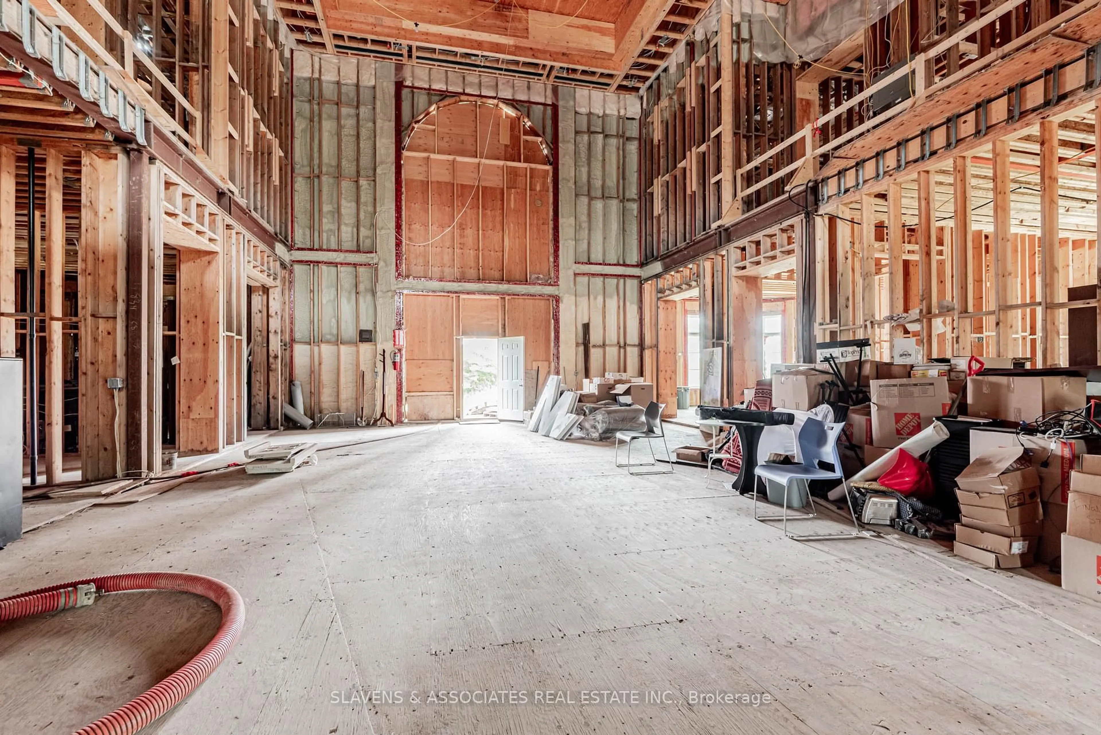 Indoor foyer for 12068 Mccowan Rd, Whitchurch-Stouffville Ontario L4A 4C4