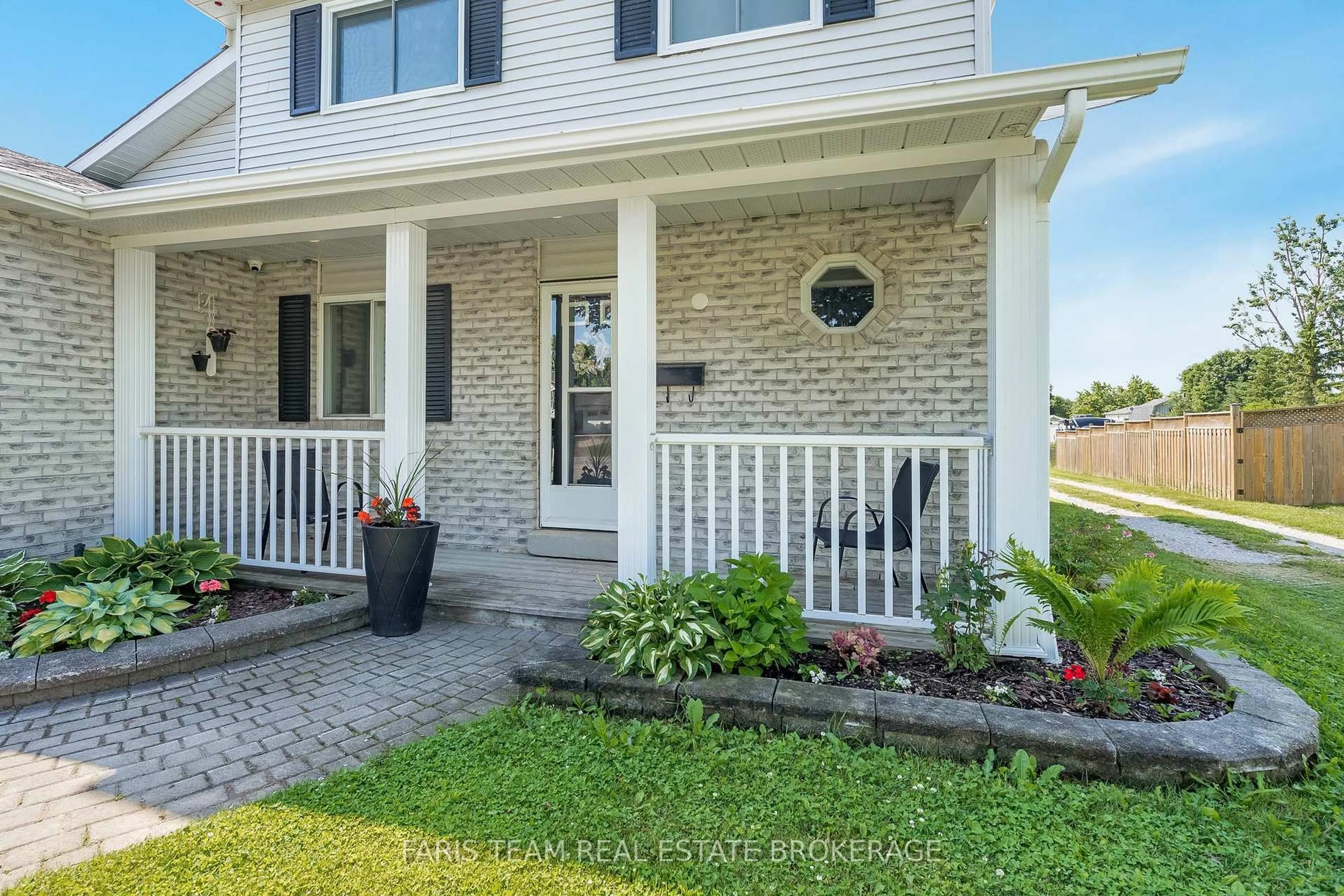 Unknown for 2275 Webb St, Innisfil Ontario L9S 1K6