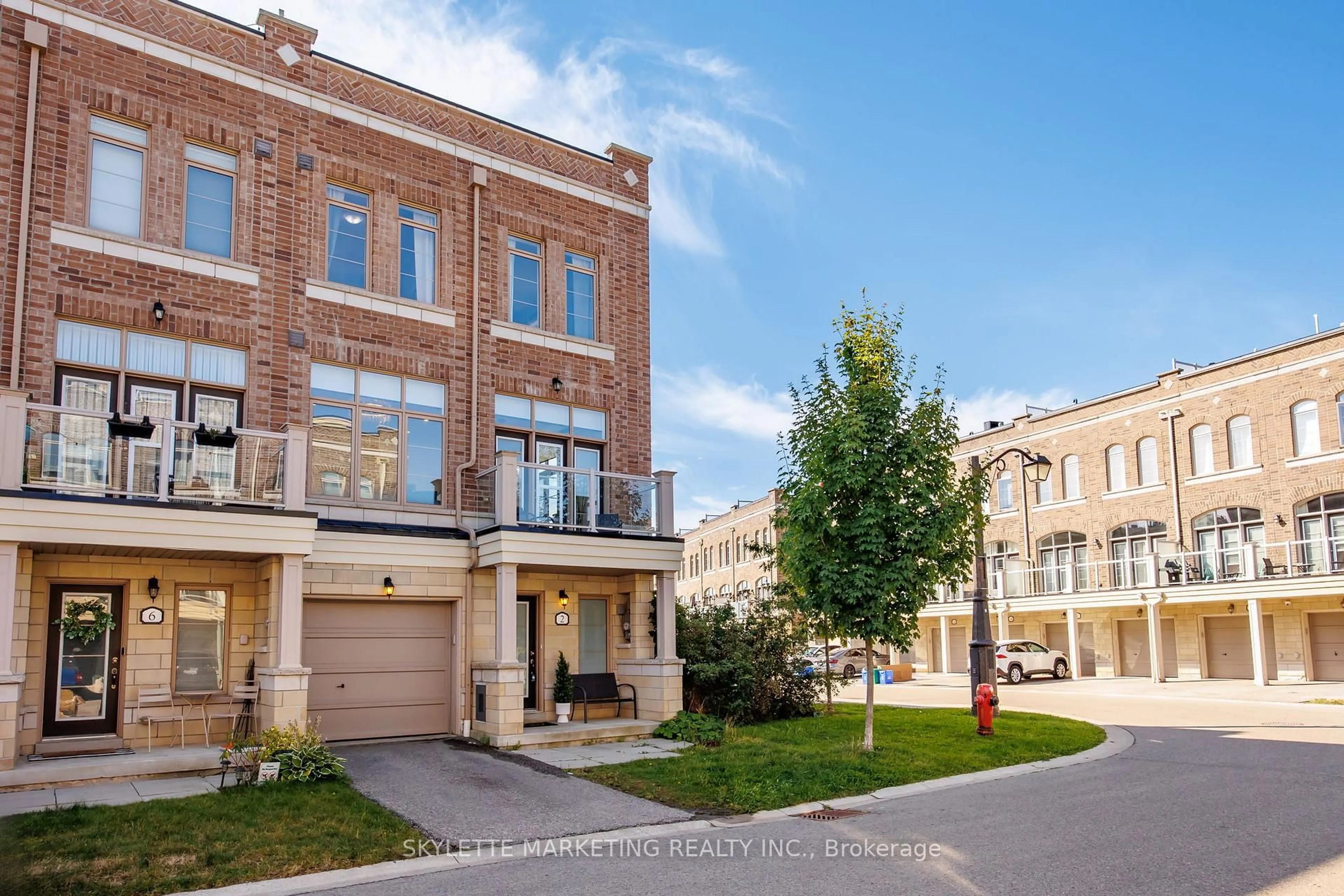 Home with brick exterior material, street for 2 Cornerbank Cres, Whitchurch-Stouffville Ontario L4A 1X1