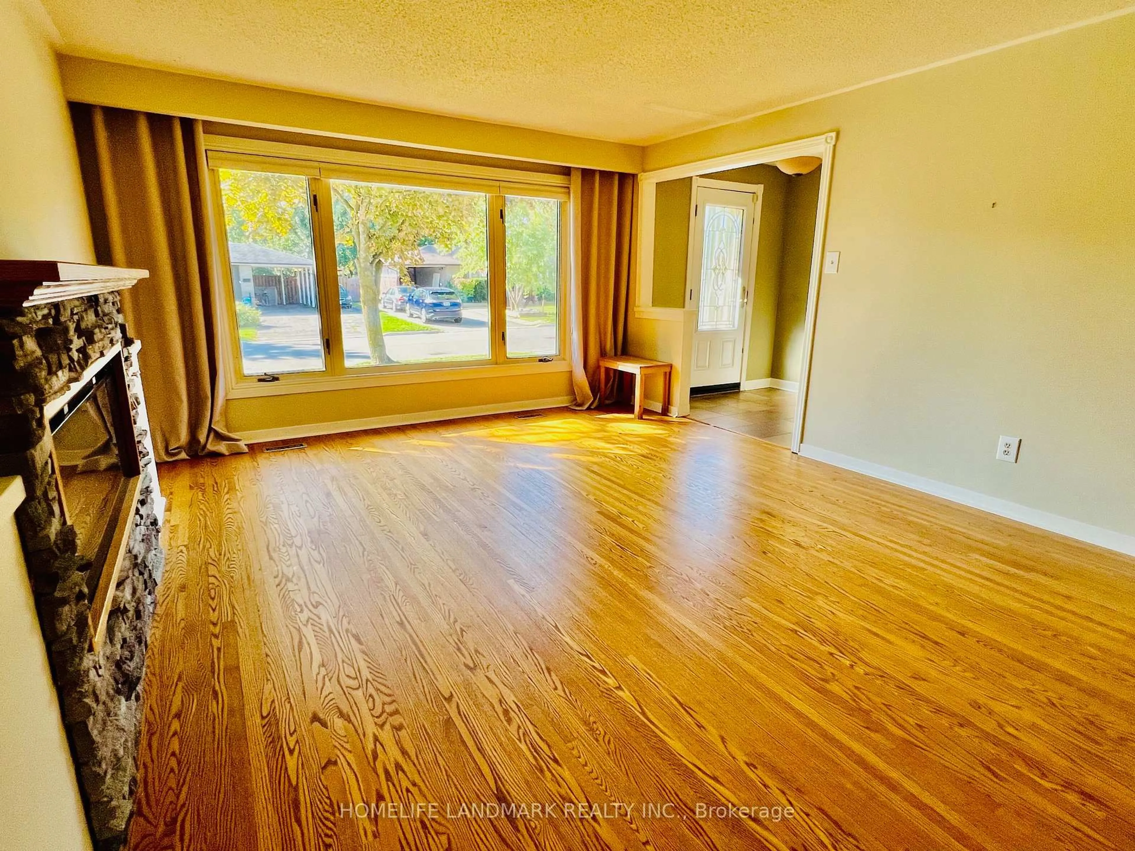 A pic of a room for 74 Devins Dr, Aurora Ontario L4G 2Z4