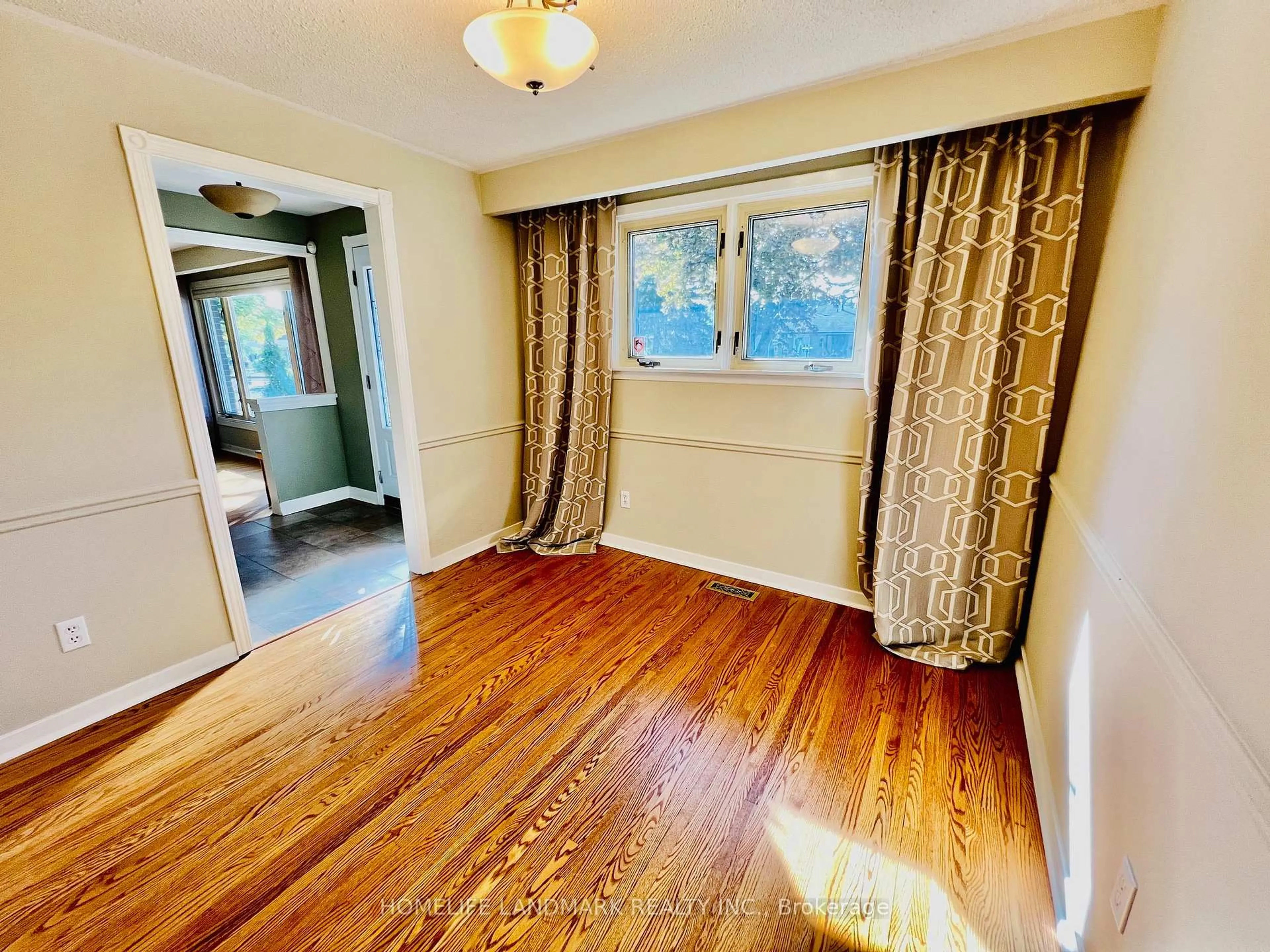 A pic of a room for 74 Devins Dr, Aurora Ontario L4G 2Z4