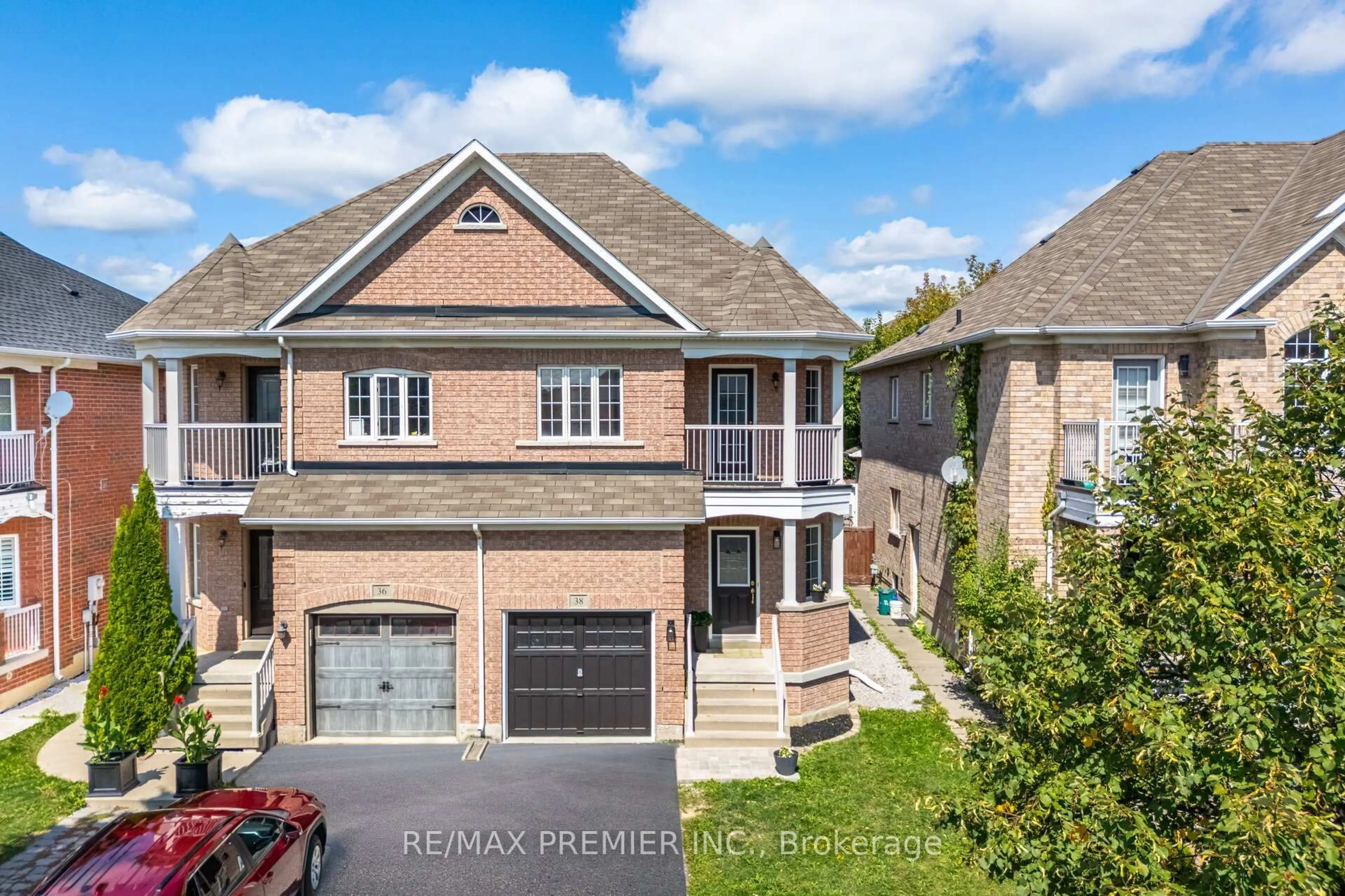 A pic from outside/outdoor area/front of a property/back of a property/a pic from drone, street for 38 Ozner Cres, Vaughan Ontario L4H 0E2