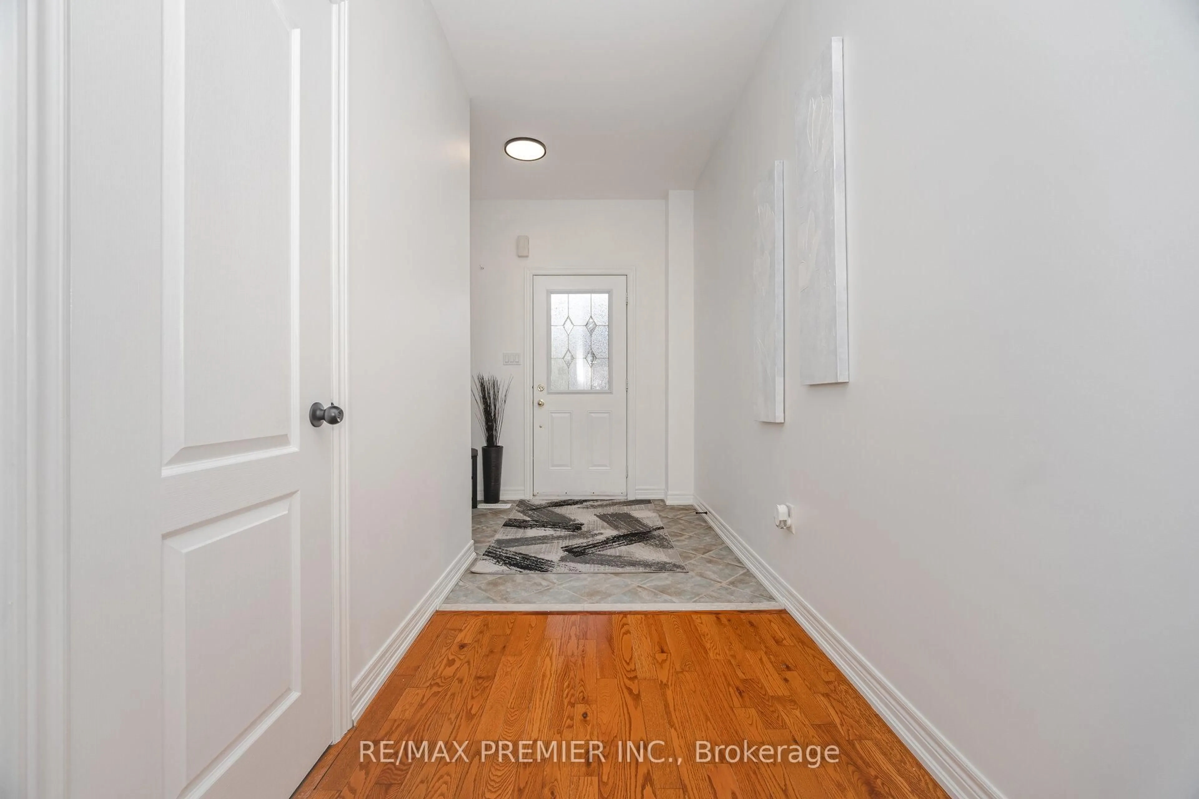 Indoor entryway for 38 Ozner Cres, Vaughan Ontario L4H 0E2