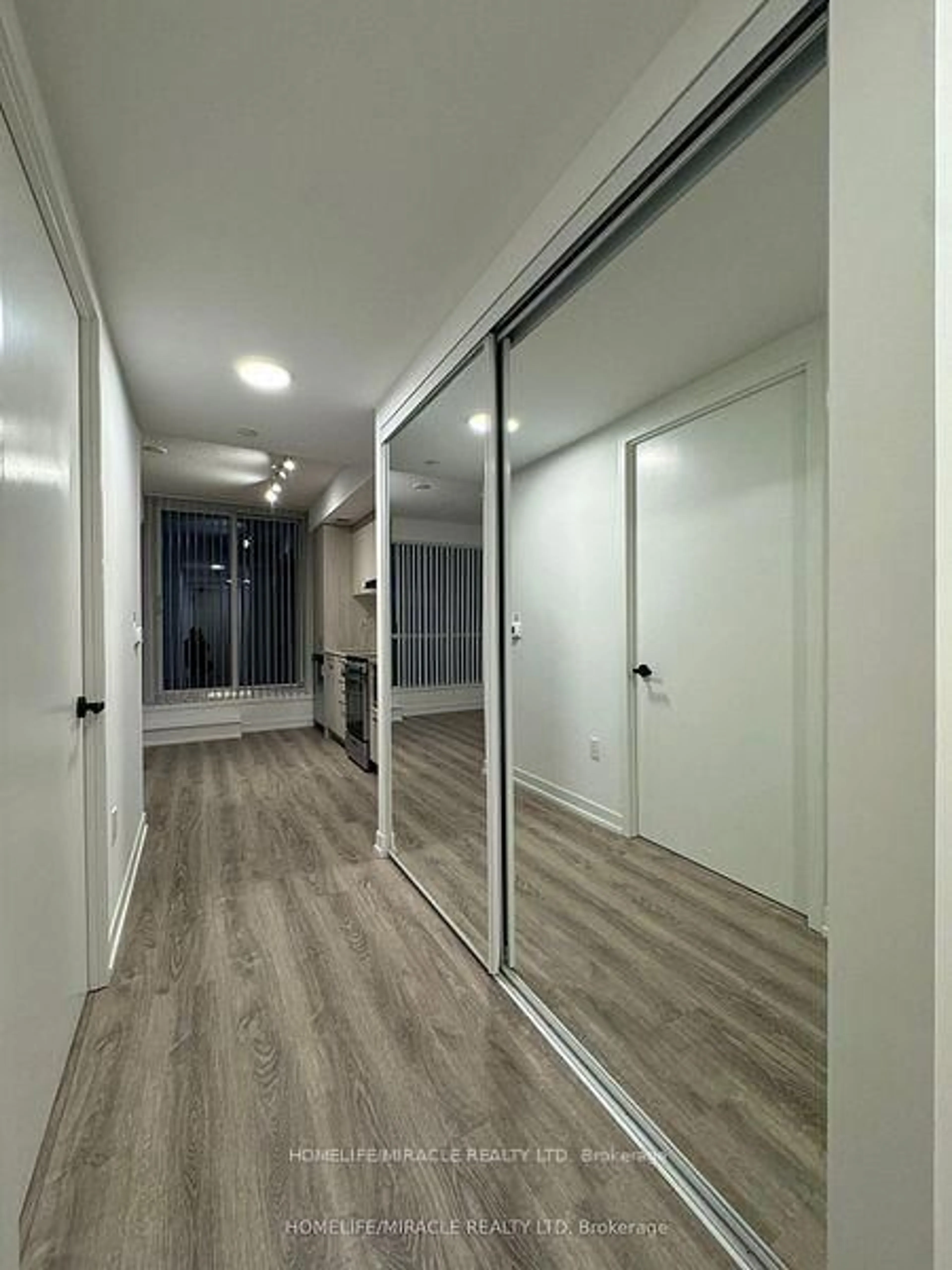 Indoor foyer for 195 Commerce St #316, Vaughan Ontario L4K 5Z7