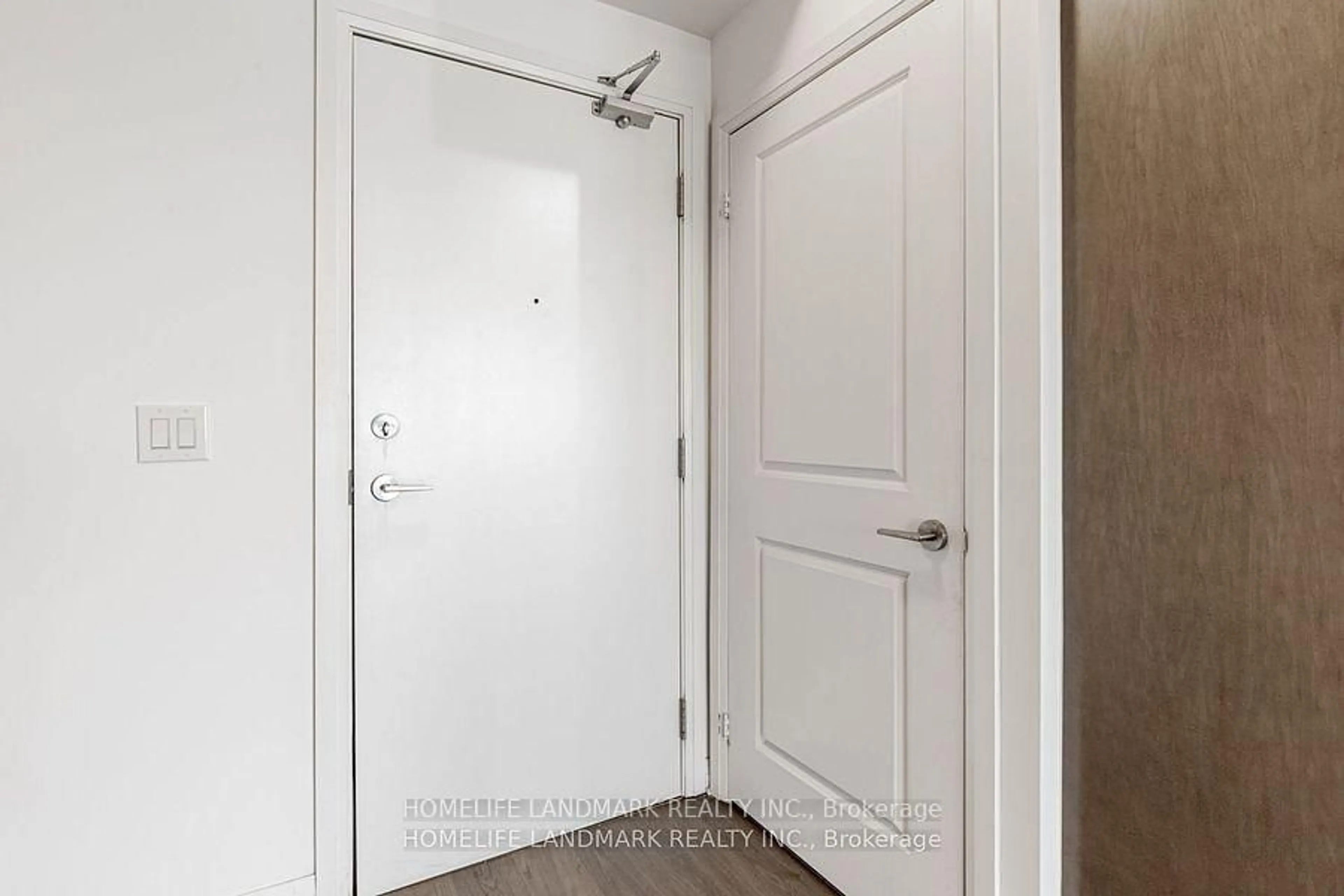 Indoor entryway for 55 Oneida Cres #1606, Richmond Hill Ontario L4B 4T9