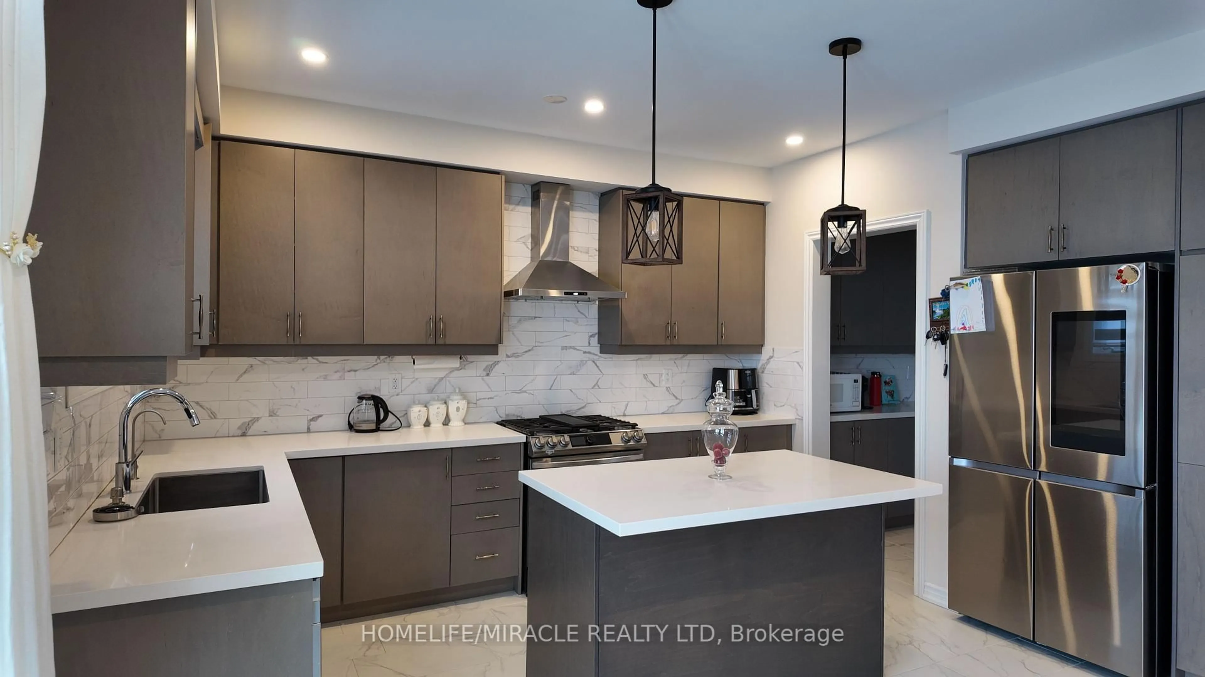 Contemporary kitchen, ceramic/tile floor for 359 Danny Wheeler Blvd, Georgina Ontario L4P 0K2