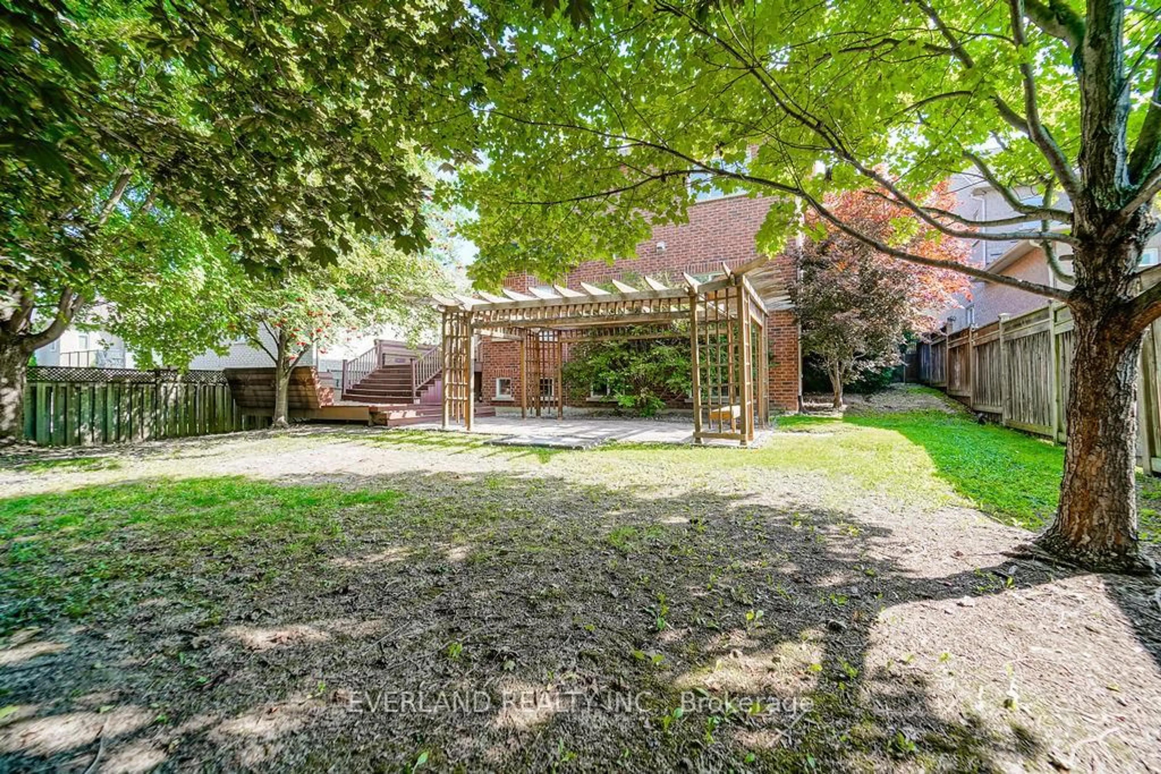 Patio, street for 618 Foxcroft Blvd, Newmarket Ontario L3X 1N4